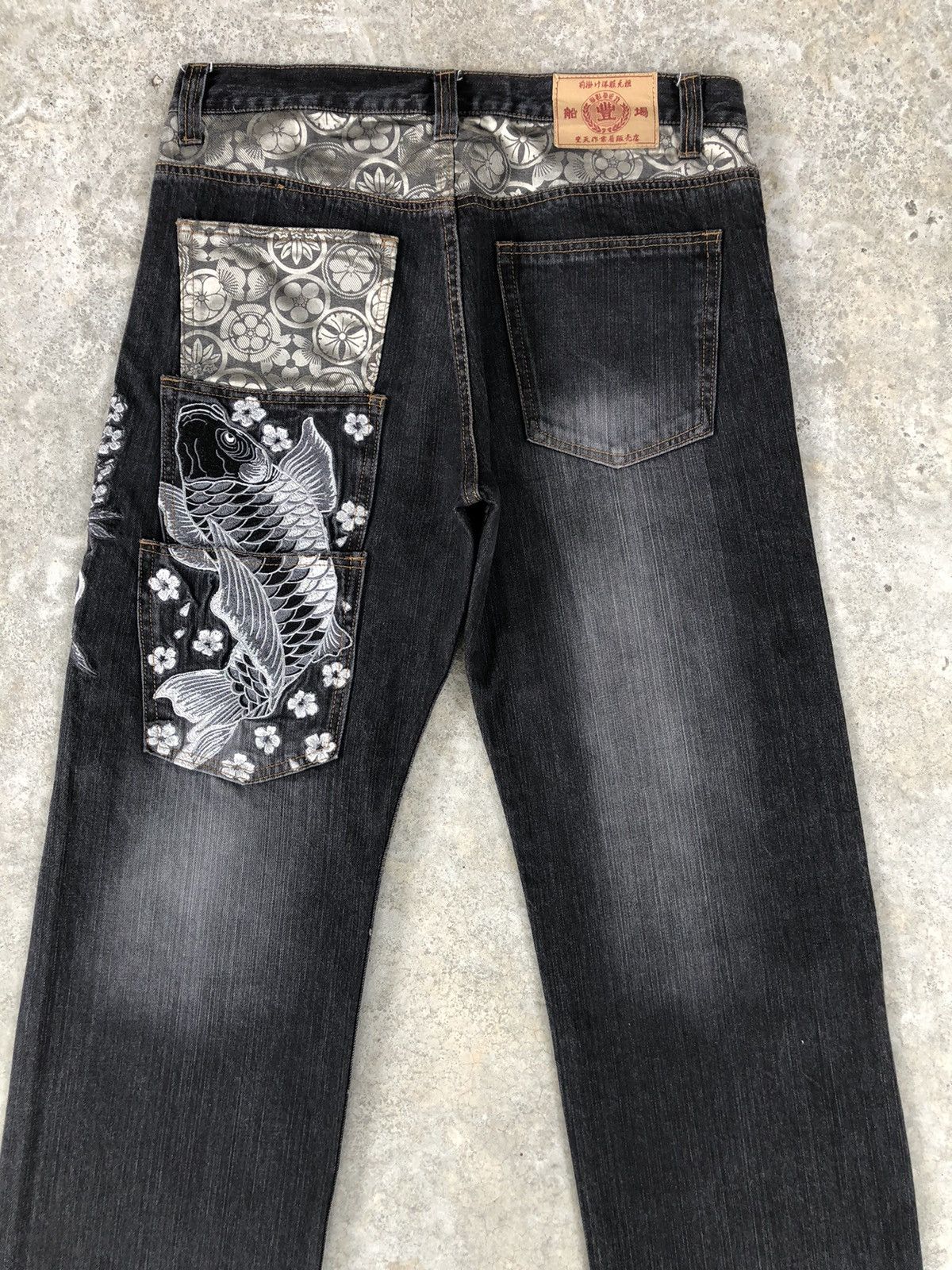 Japanese Brand Japanese Fish Koi Embroidered Jeans Distressed Multipocket Size US 33 - 8 Thumbnail