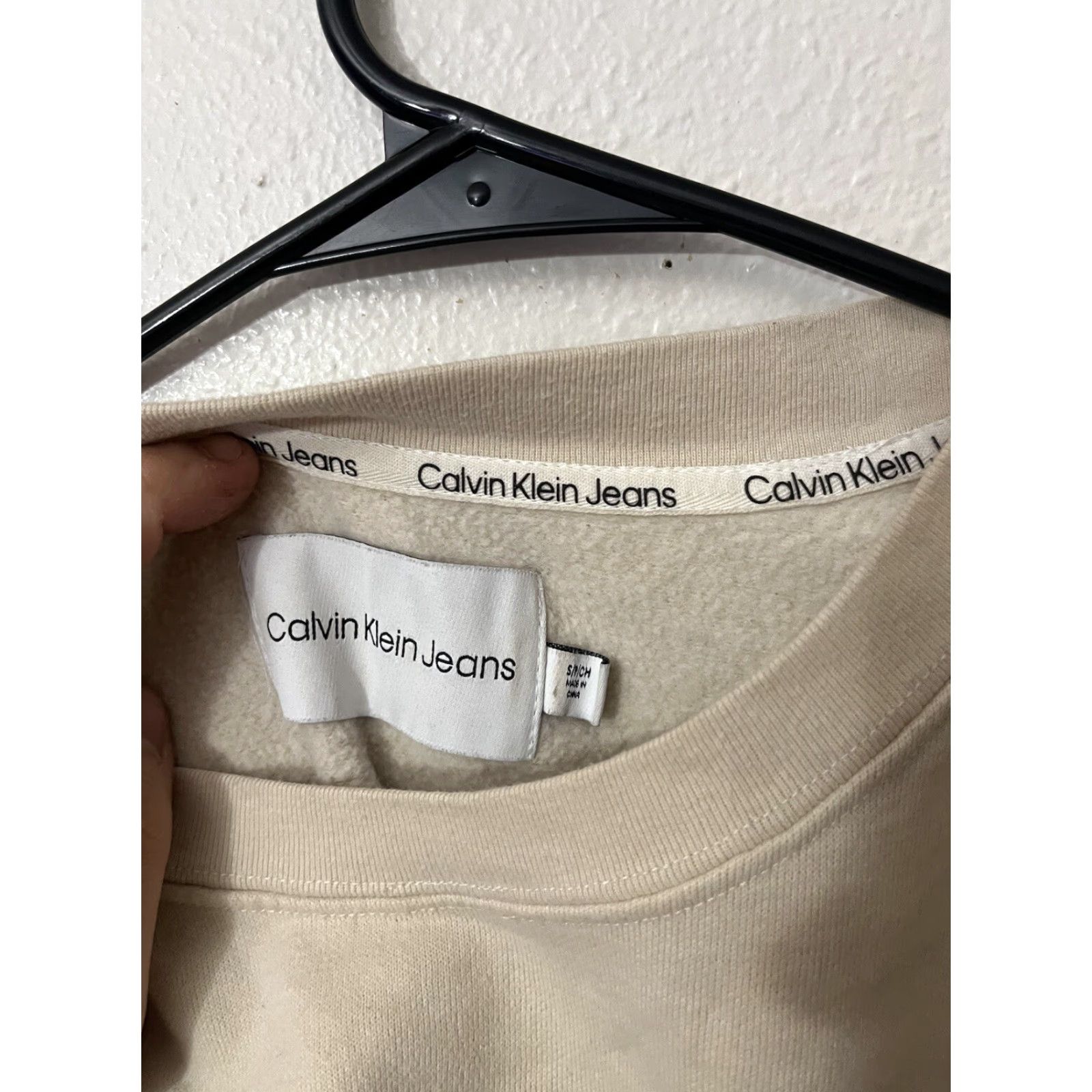 Calvin Klein VINTAGE Calvin Klein Sweatshirt Women Small Beige Pullover Crew Neck Fleece Activewear 90s Casual Size S / US 4 / IT 40 - 2 Thumbnail