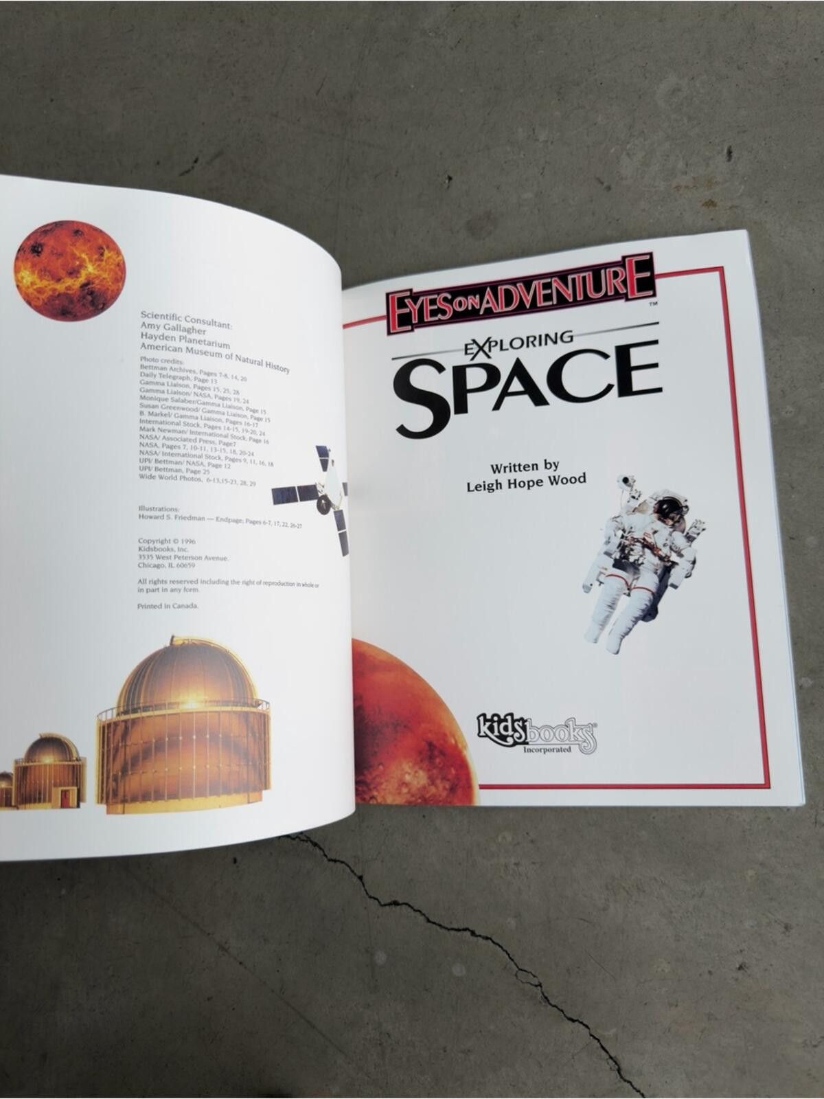 Other Eyes on Adventure / Exploring Space Book / Vintage Kids Size ONE SIZE - 3 Thumbnail