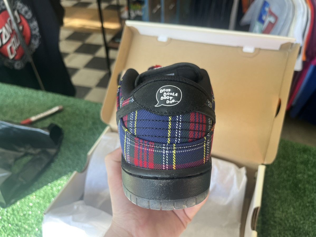 Nike SB Nardwuar SB Dunks Size US 9.5 / EU 42-43 - 5 Thumbnail