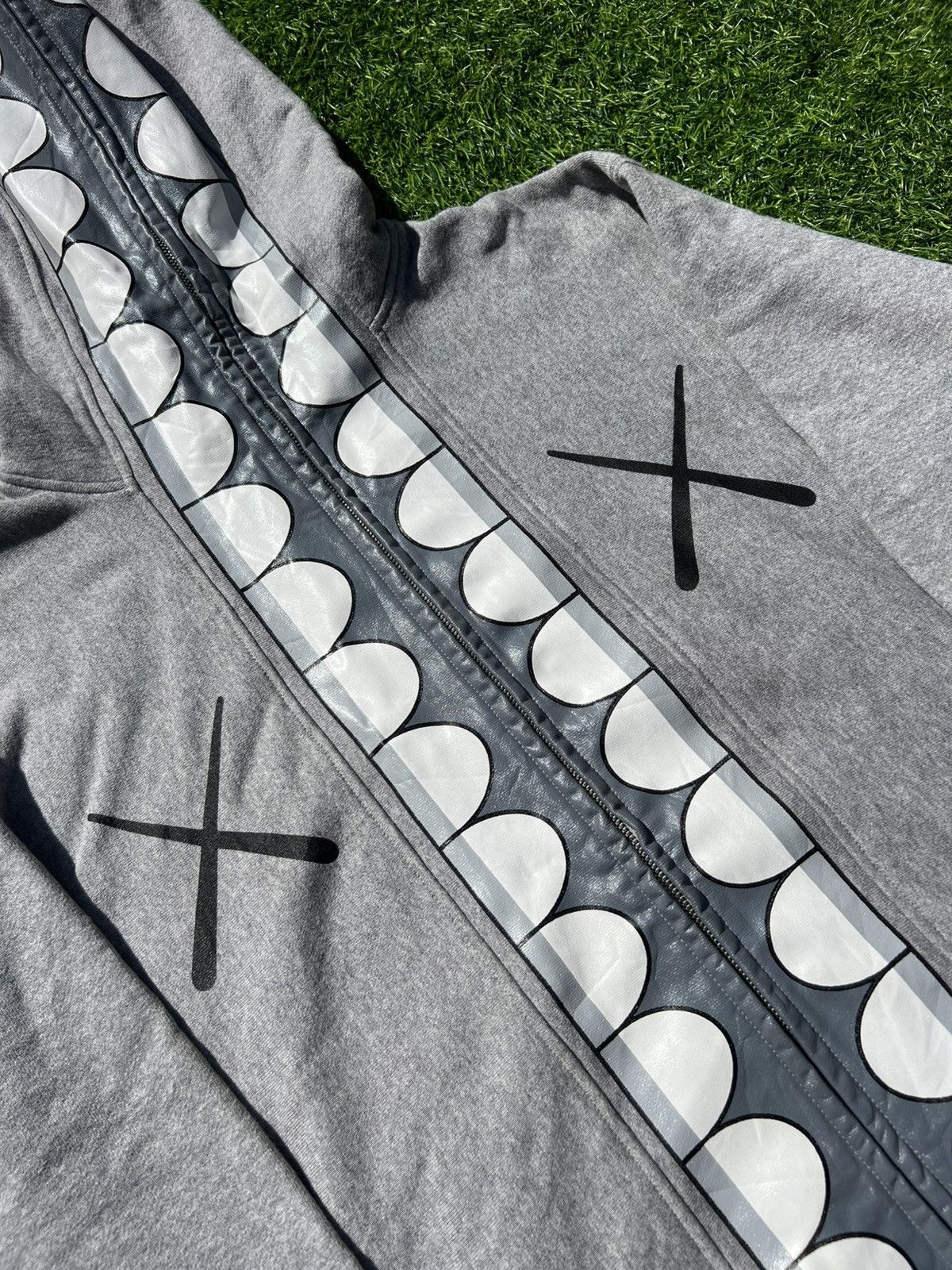 Bape × Kaws ARCHIVAL BAPE x KAWS "Chomper" Full-Zip Hoodie (Grey) Size US L / EU 52-54 / 3 - 4 Thumbnail