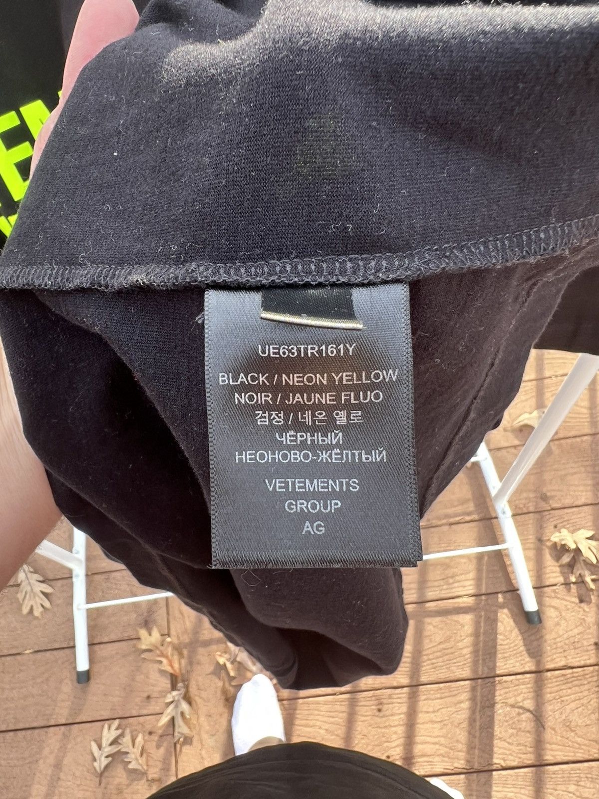 Vetements Vetements “Neon Limited Edition” Black Tee Size US L / EU 52-54 / 3 - 6 Thumbnail