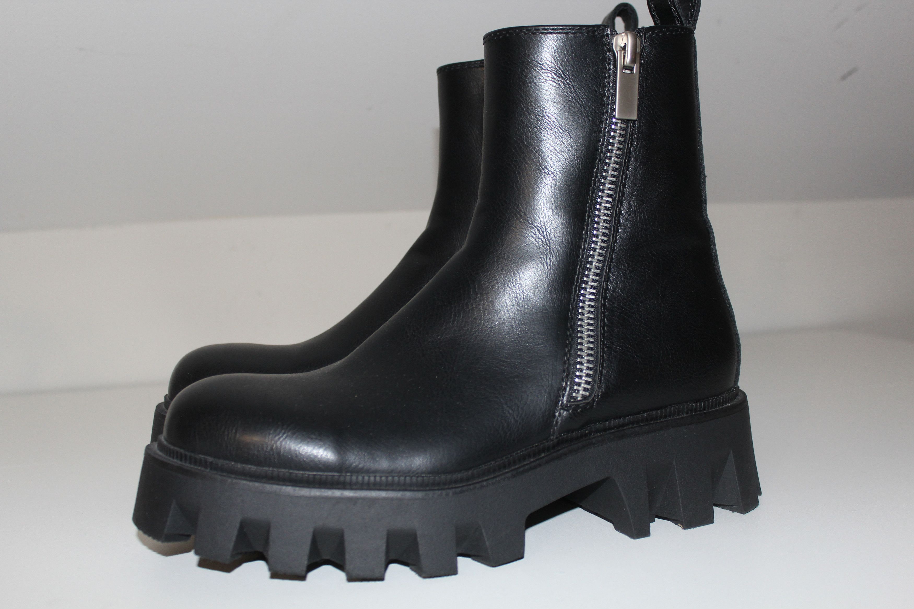 Zara Zara Black Lug Sole Chunky Chelsea Boots Ankle EU 41 10.5W Size US 10.5 / IT 40.5 - 1 Thumbnail
