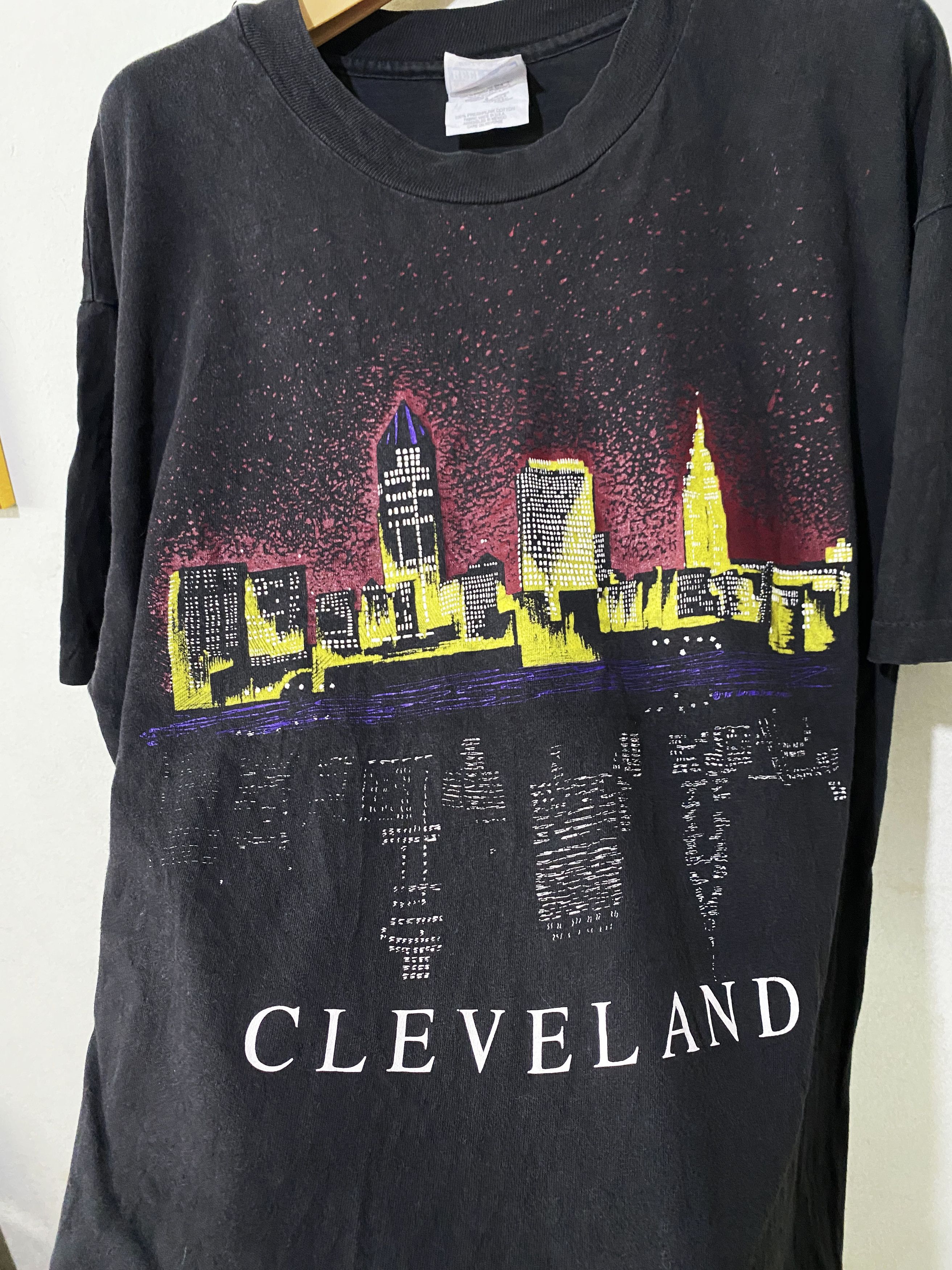 Vintage Vintage 90s Cleveland Skyline Shirt Size US L / EU 52-54 / 3 - 2 Thumbnail