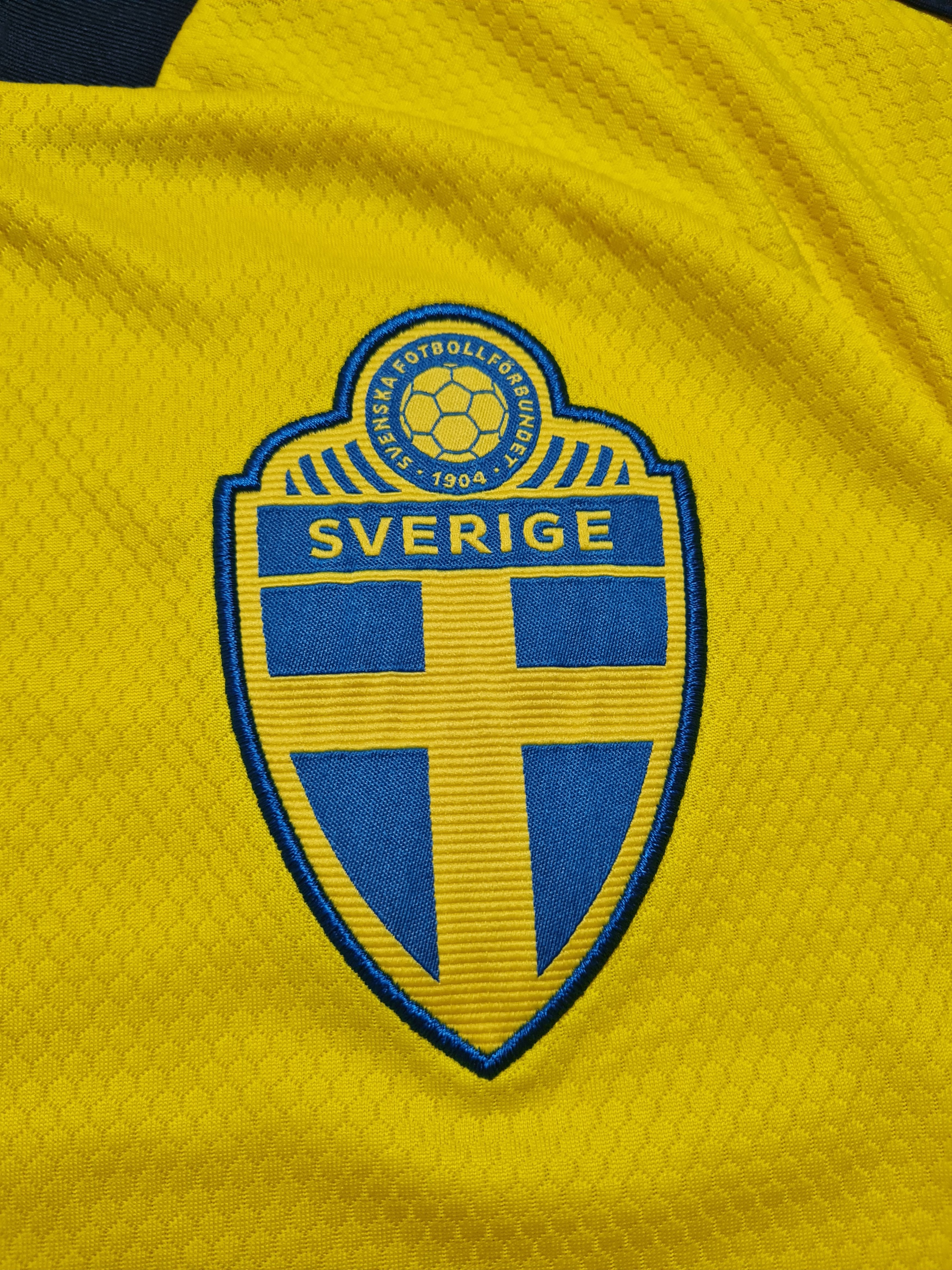Adidas Sweden 2020-2021 Home Football Adidas Shirt Camiseta FH7613 Size US S / EU 44-46 / 1 - 20 Thumbnail