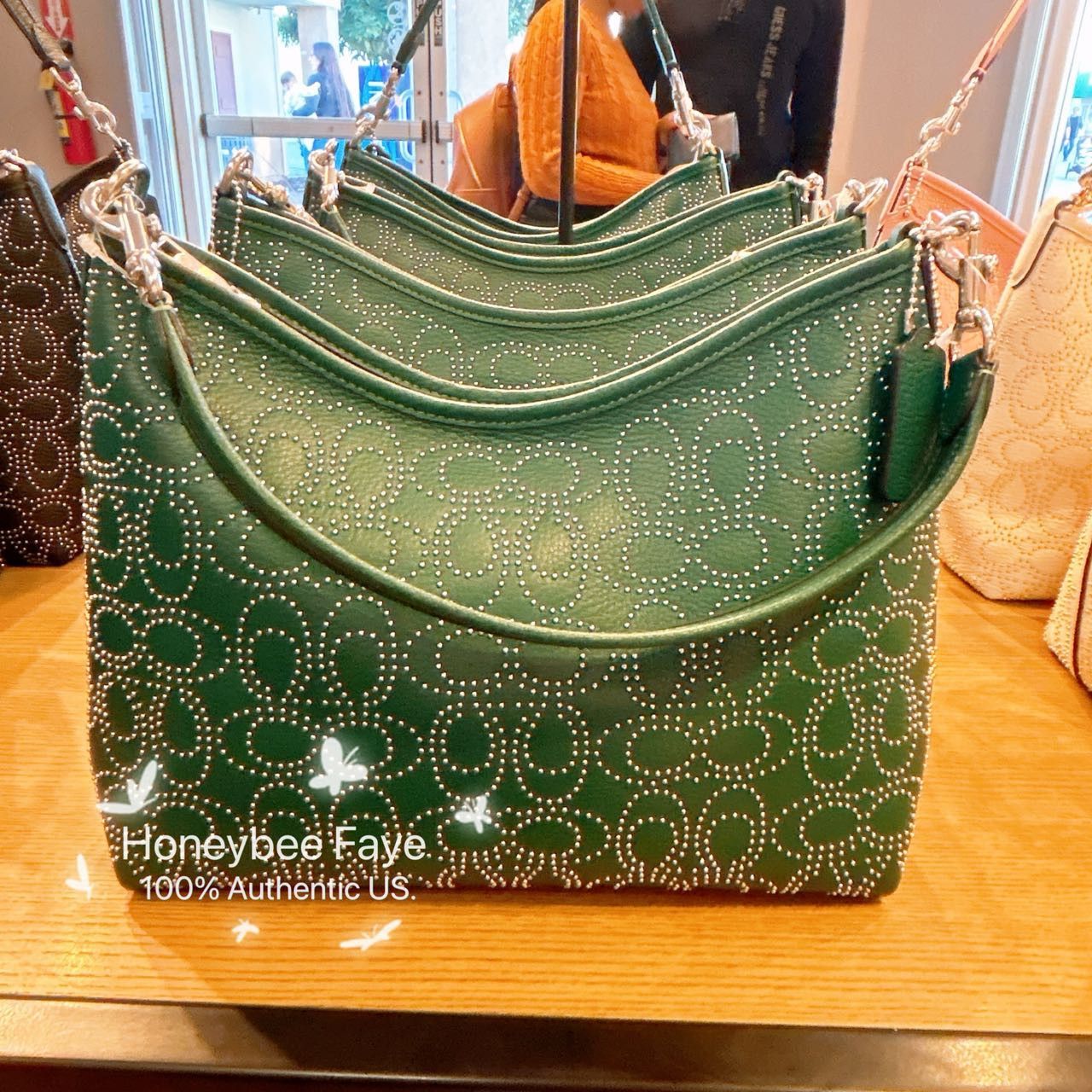 Laurel Shoulder Bag With Signature Rivets CX258