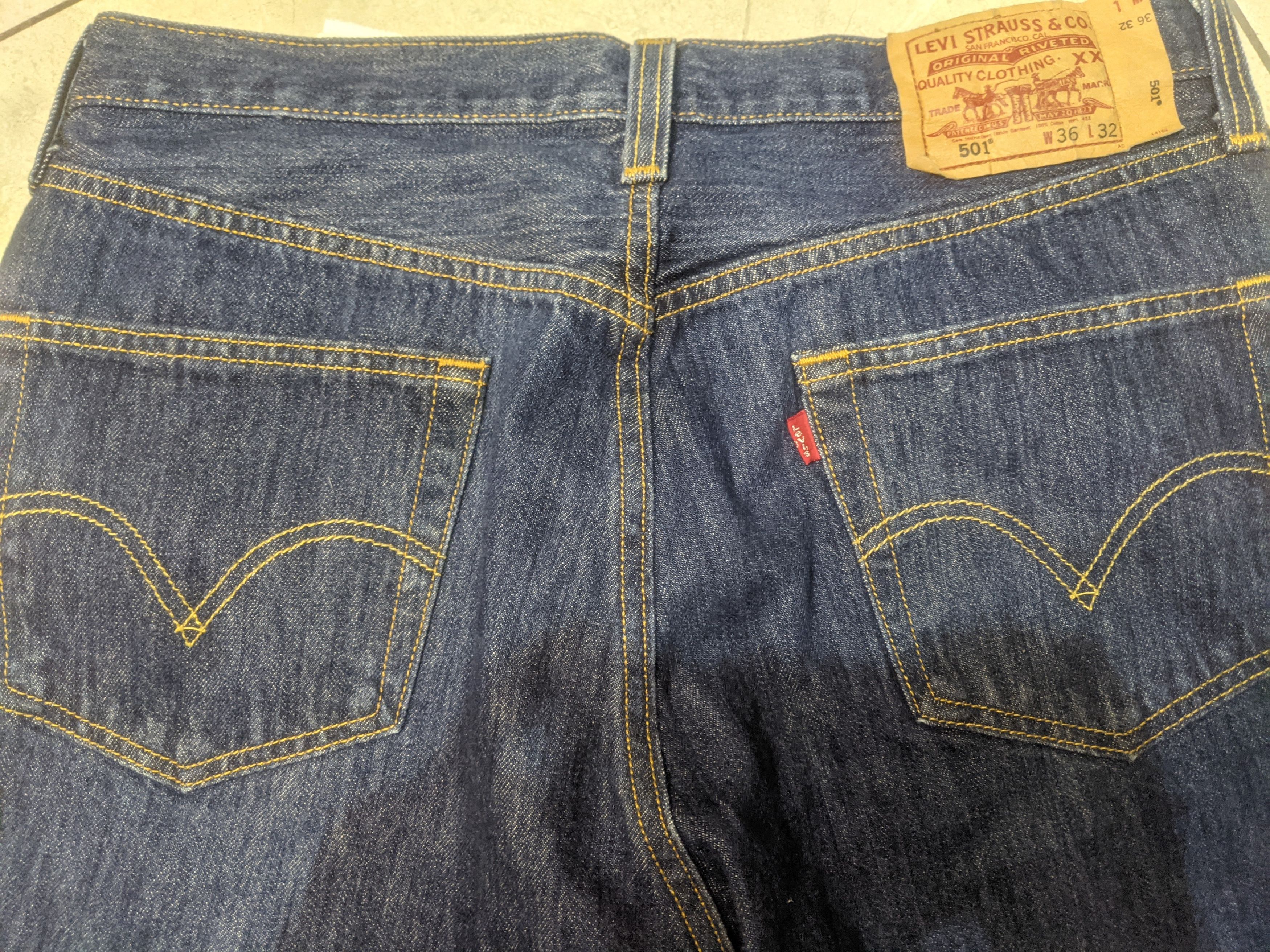 Levi's Levis 501 Straight Leg Button Fly Size US 36 / EU 52 - 2 Thumbnail