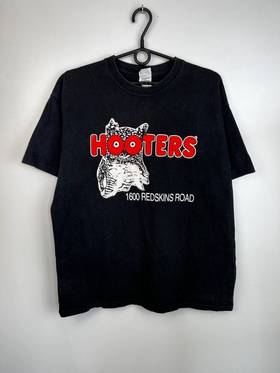 Vintage Hooters 1600 Redskins Road vintage t-shirts size L Size US L / EU 52-54 / 3 - 1 Thumbnail