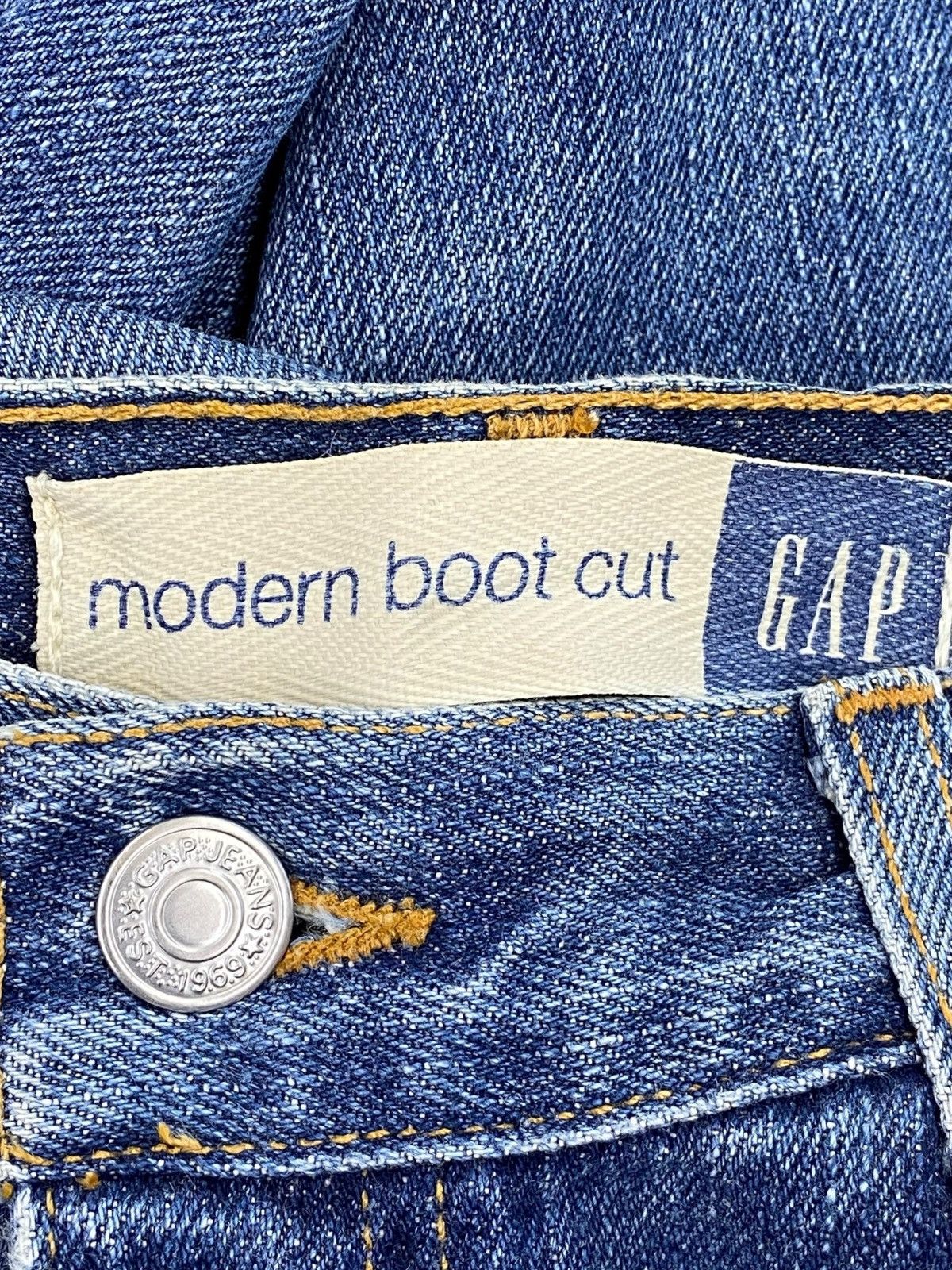 Gap GAP Faded Blue Wash Whiskered Style Boot Cut Jeans Size US 32 / EU 48 - 10 Thumbnail