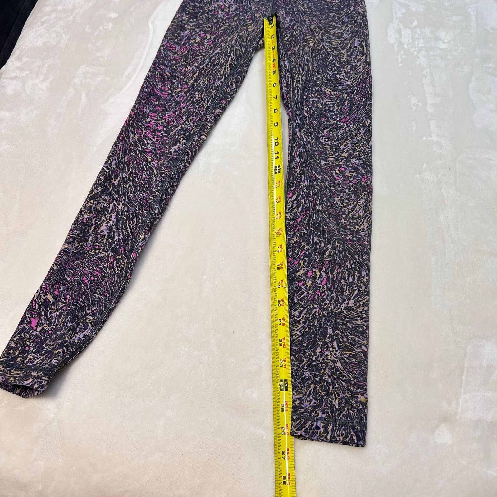 Lululemon Lululemon Topography Multi WunderTrain Hi-Rise Tight Legging Size 27" / US 4 / IT 40 - 4 Thumbnail
