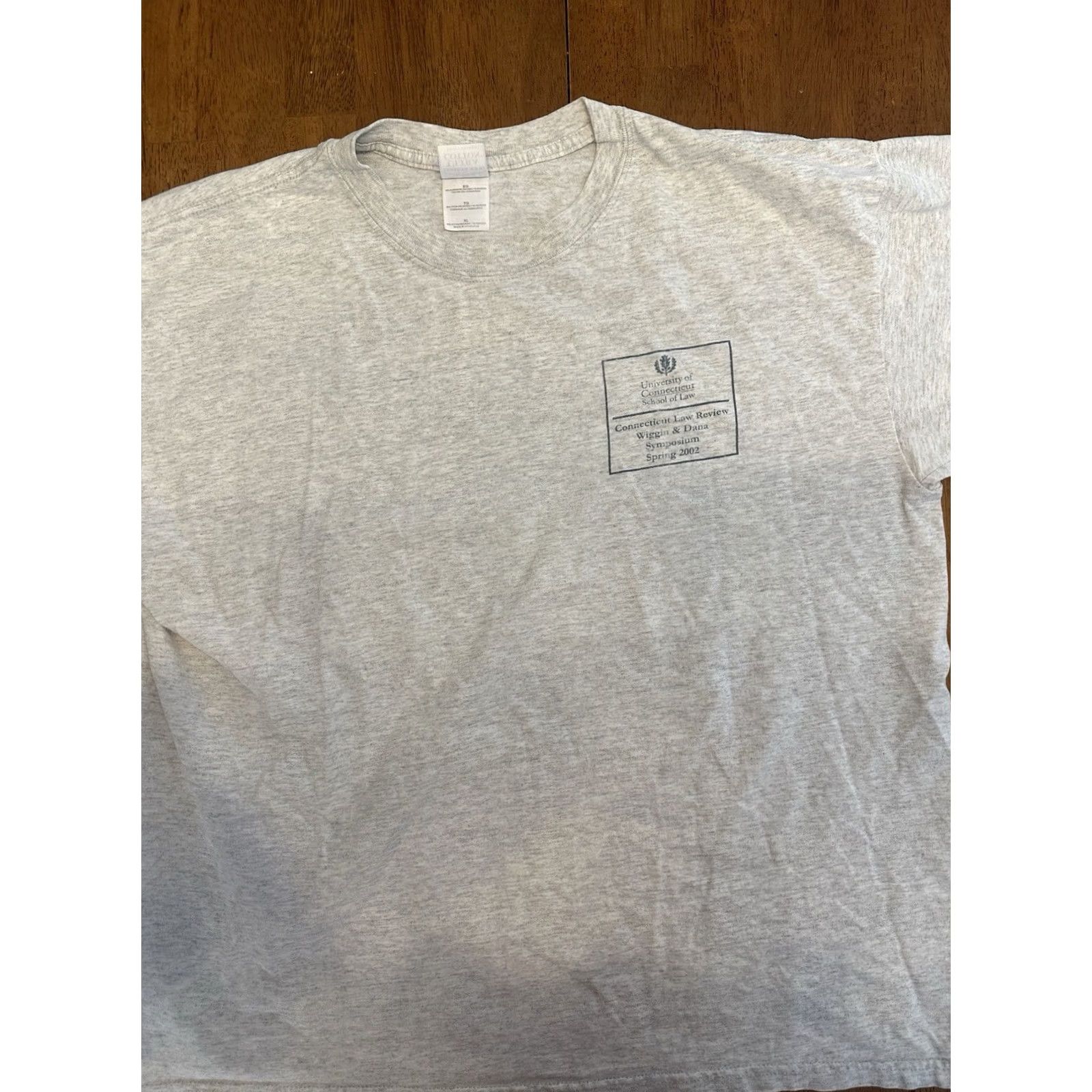 Gildan VINTAGE University Of Connecticut School Of Law Symposium T Shirt XL Y2K Gray Size US XL / EU 56 / 4 - 2 Thumbnail