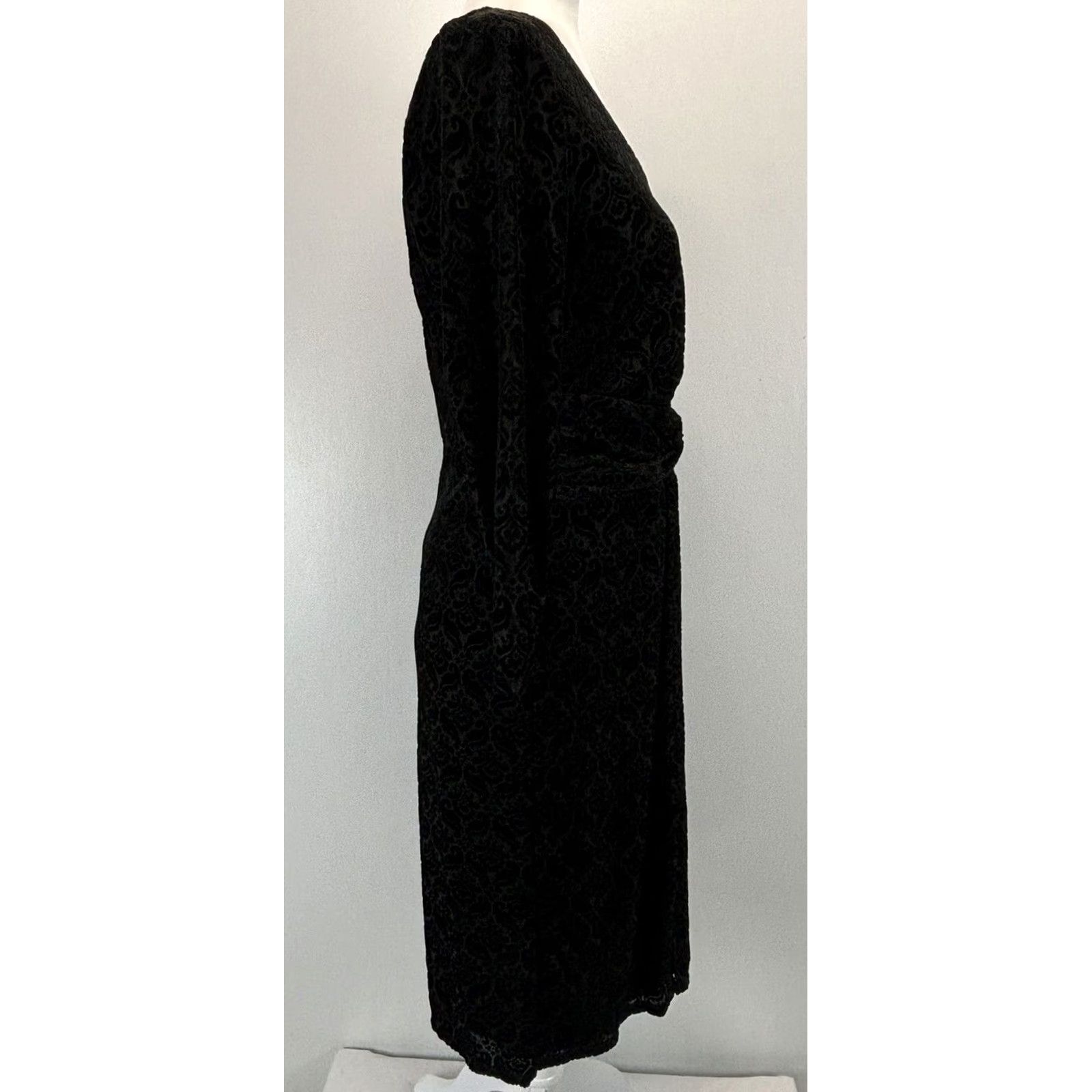 Talbots Talbots Velvet Burnout Sheath Knee Length Dress Womens M Witchy Goth Stretch Twist Front Black 3/4 Sleeve V-Neck Knee Length Vintage No N/A Size M / US 6-8 / IT 42-44 - 4 Thumbnail