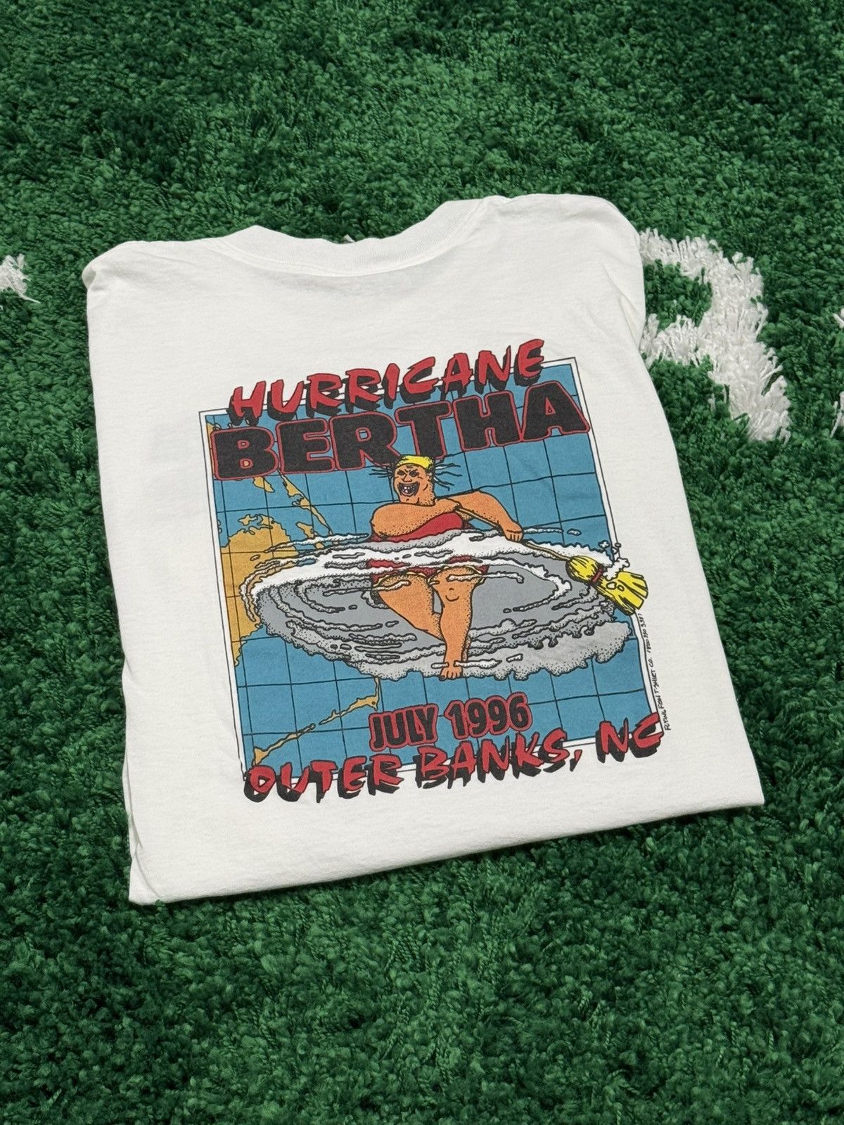 Vintage AMAZING Hurricane Bertha Outer Banks NC Tee White 90s Size US L / EU 52-54 / 3 - 1 Thumbnail