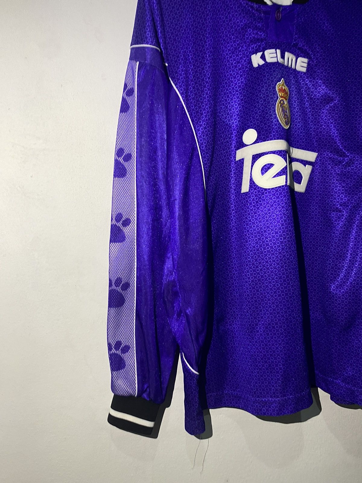Vintage Real Madrid 1997-98 Away Longsleeve Soccer Jersey - L Size US L / EU 52-54 / 3 - 7 Thumbnail