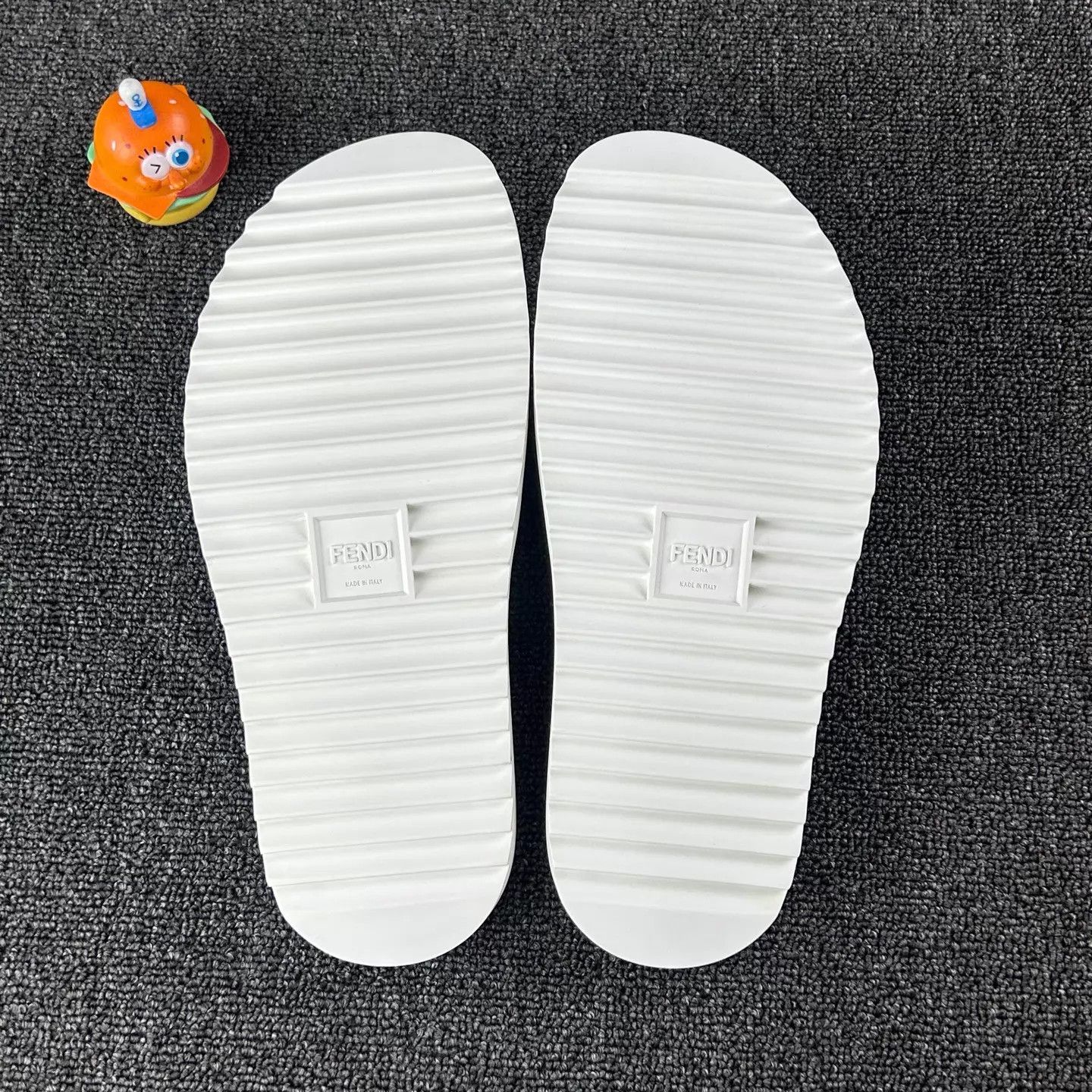 Fendi New Fendi White Embossed Logo Sandals 41 Size US 8 / EU 41 - 6 Thumbnail