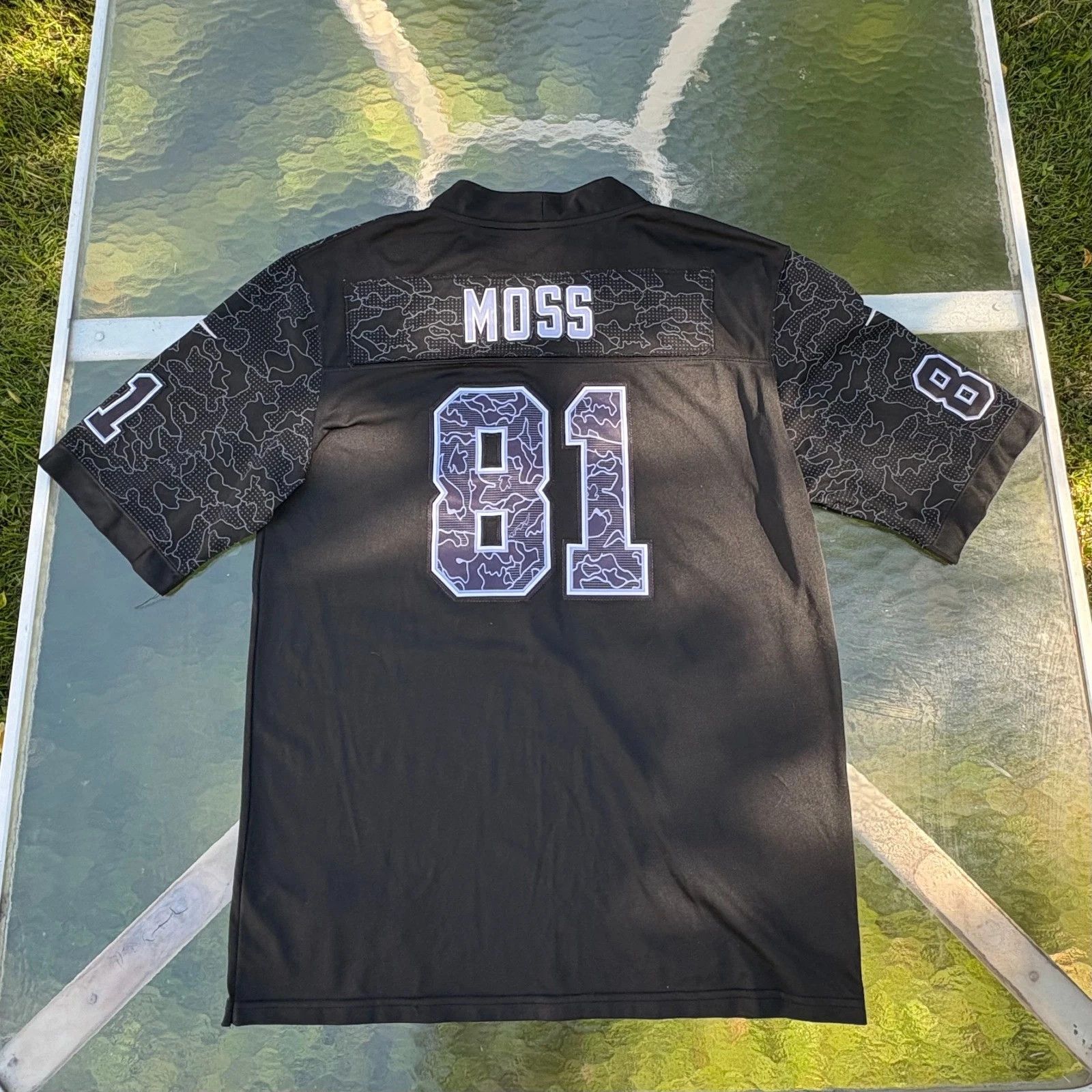 NFL Nike Randy Moss New England Patriots Retired Player Jersey Size US L / EU 52-54 / 3 - 1 Thumbnail