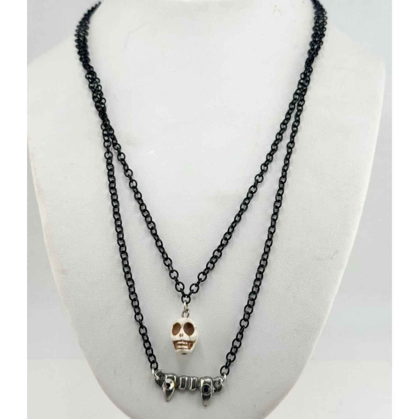 Vintage White Howlite stone skull rhinestone fangs double chain Hall Size ONE SIZE - 1 Thumbnail