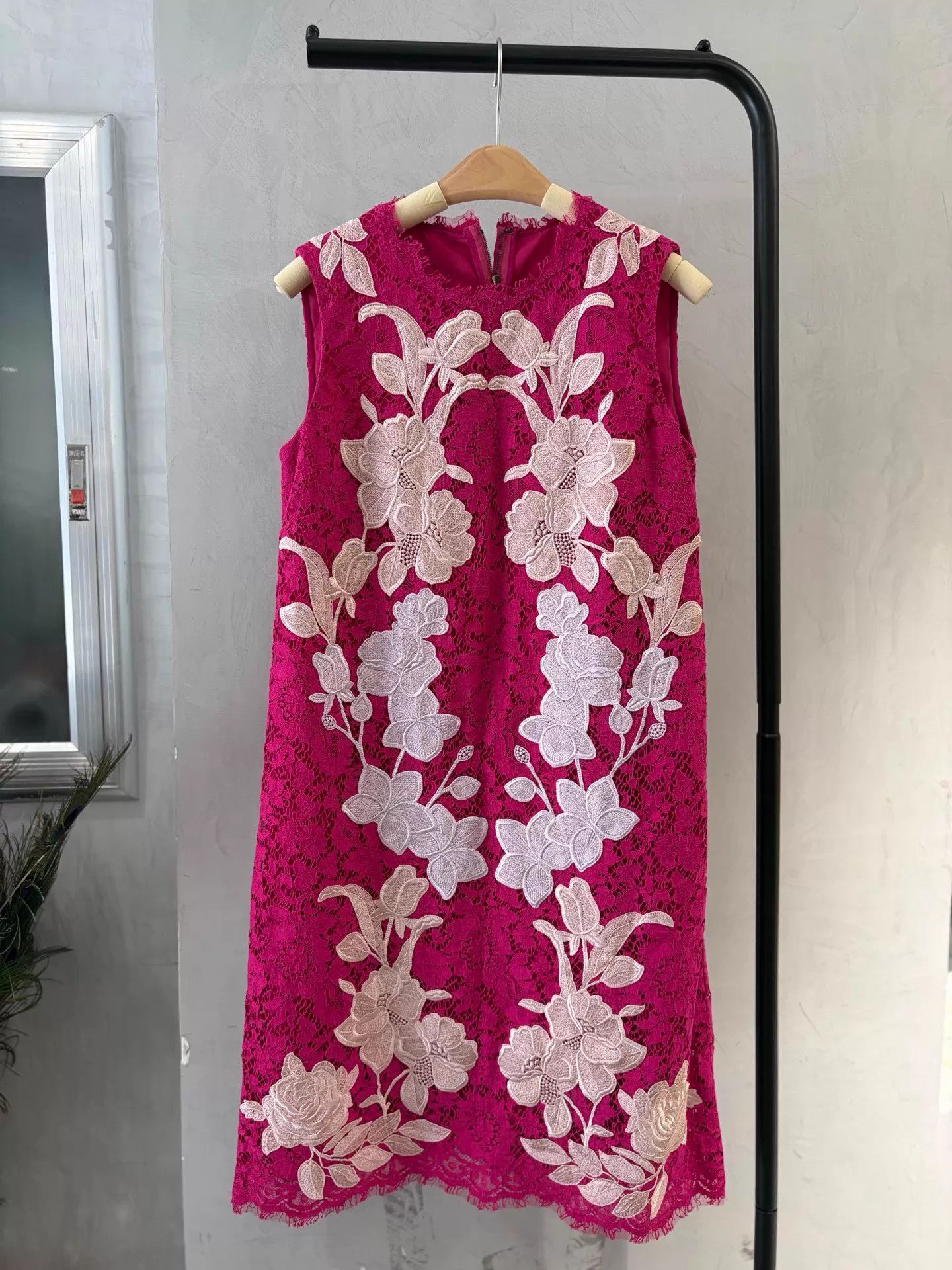 Dolce & Gabbana DG Pink Lace Embroidered Floral Sleeveless Dress 38 NWT Size XS / US 0-2 / IT 36-38 - 1 Thumbnail