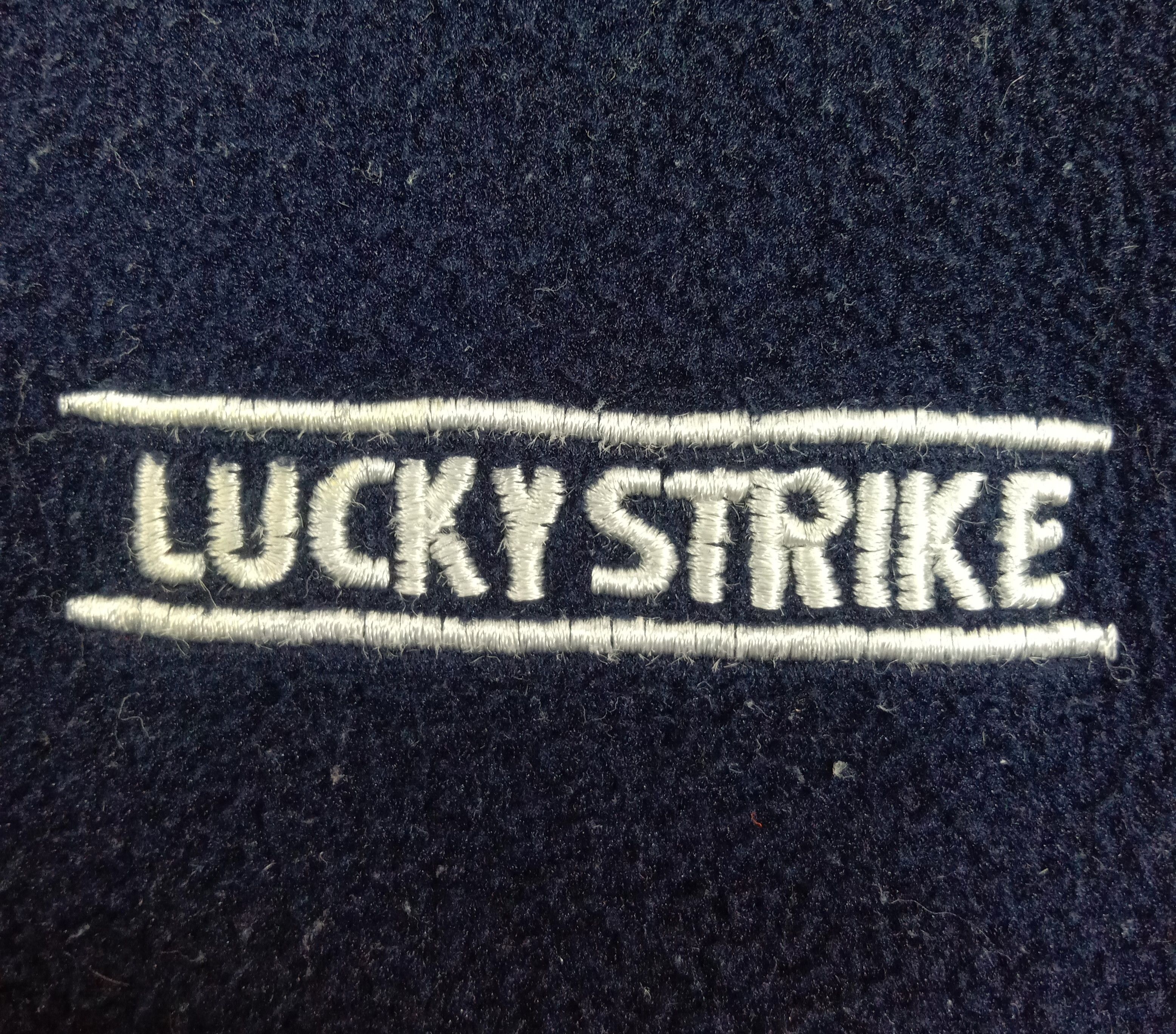 Vintage Vintage Lucky Strike Fleece Sweater Size US L / EU 52-54 / 3 - 7 Thumbnail