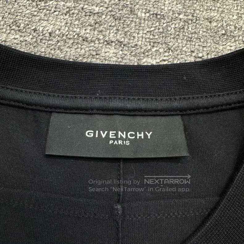 Givenchy Givenchy Star Printed Short Sleeve Size: M Shoulder Size US M / EU 48-50 / 2 - 3 Thumbnail