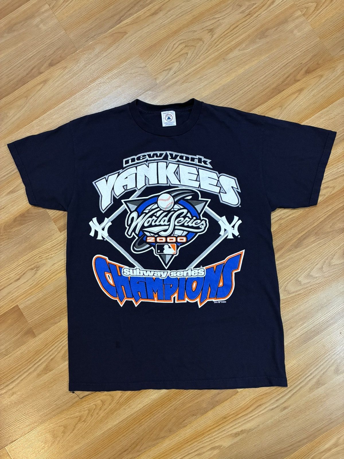 Delta MLB New York Yankees Subway Series Champions 2000 Short Y2K Size US L / EU 52-54 / 3 - 1 Thumbnail