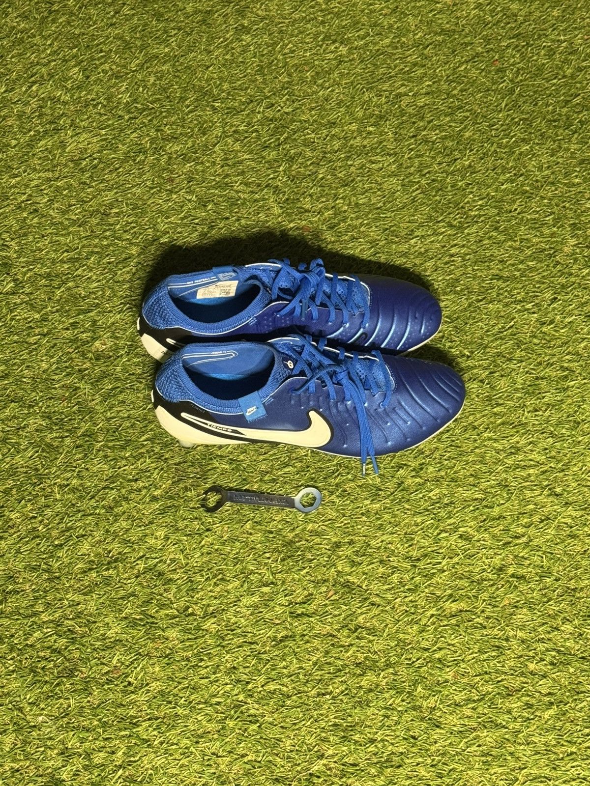 Nike Men’s Size 9-Nike Tiempo Legend 10 Elite SG-PRO Size US 9 / EU 42 - 1 Thumbnail