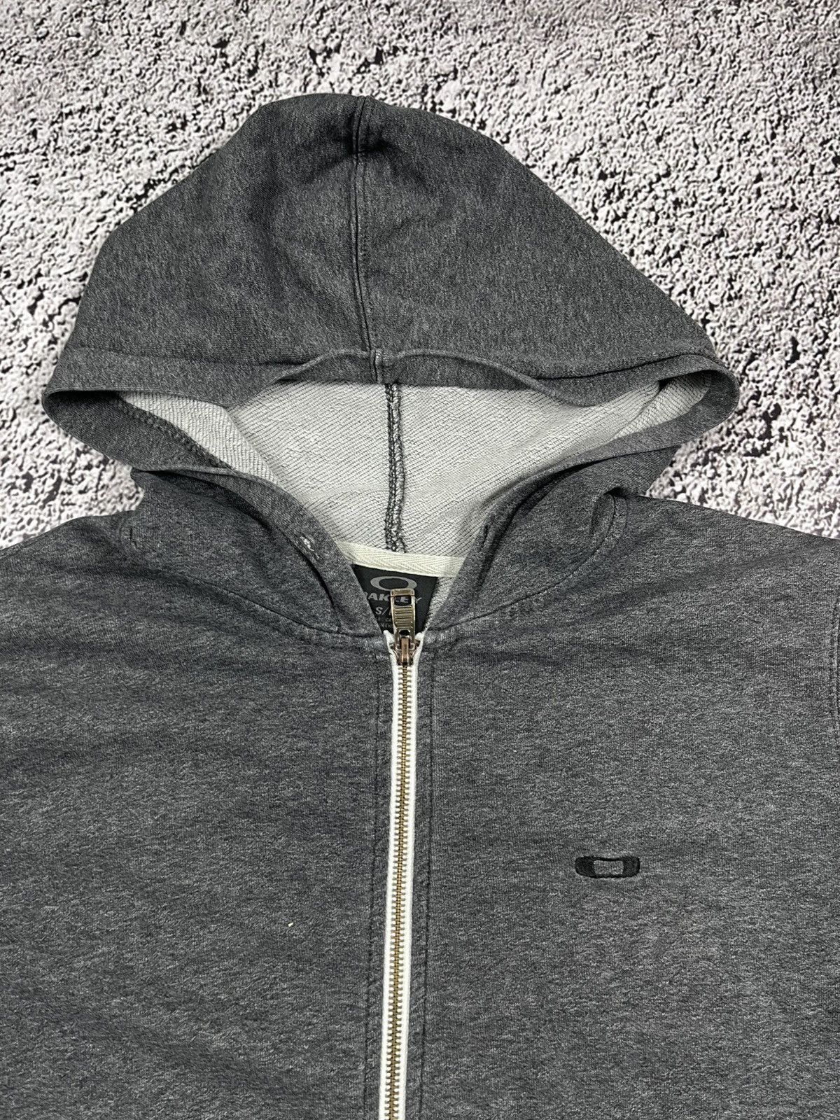 Vintage Vintage Y2K Oakley trashed zip hoodie outdoor style size S Size US S / EU 44-46 / 1 - 5 Thumbnail