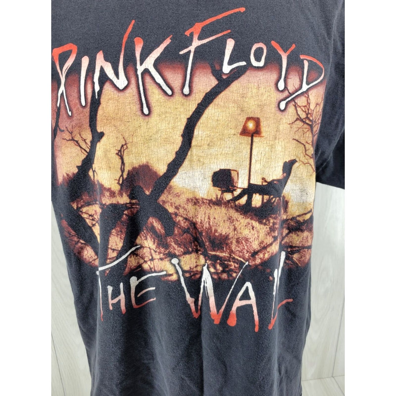 Vintage VINTAGE Tin Blue Pink Floyd The Wall T-Shirt Mens XL Distressed Black 2007 Rock Retro Logo Size US XL / EU 56 / 4 - 2 Thumbnail