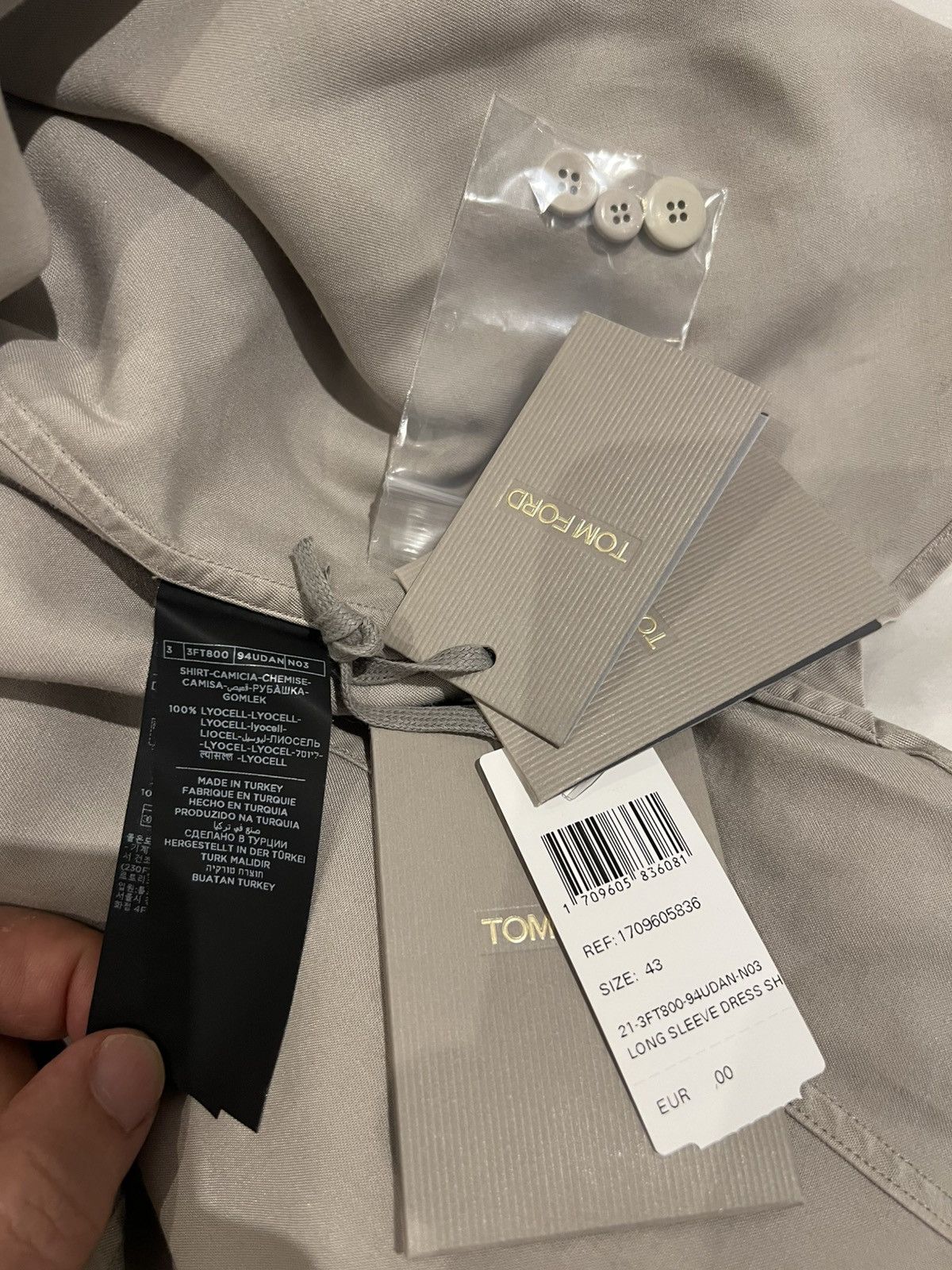 Tom Ford Tom ford long sleeve dress shirt size 17/43 beige Size US XL / EU 56 / 4 - 9 Thumbnail