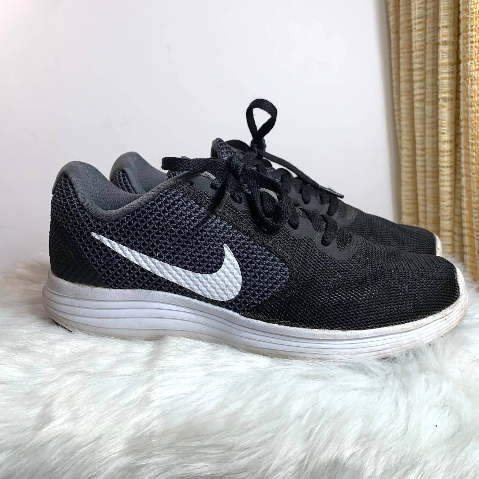 Nike Nike Women's Athletic Shoes size 7 Size US 7 / IT 37 - 11 Thumbnail