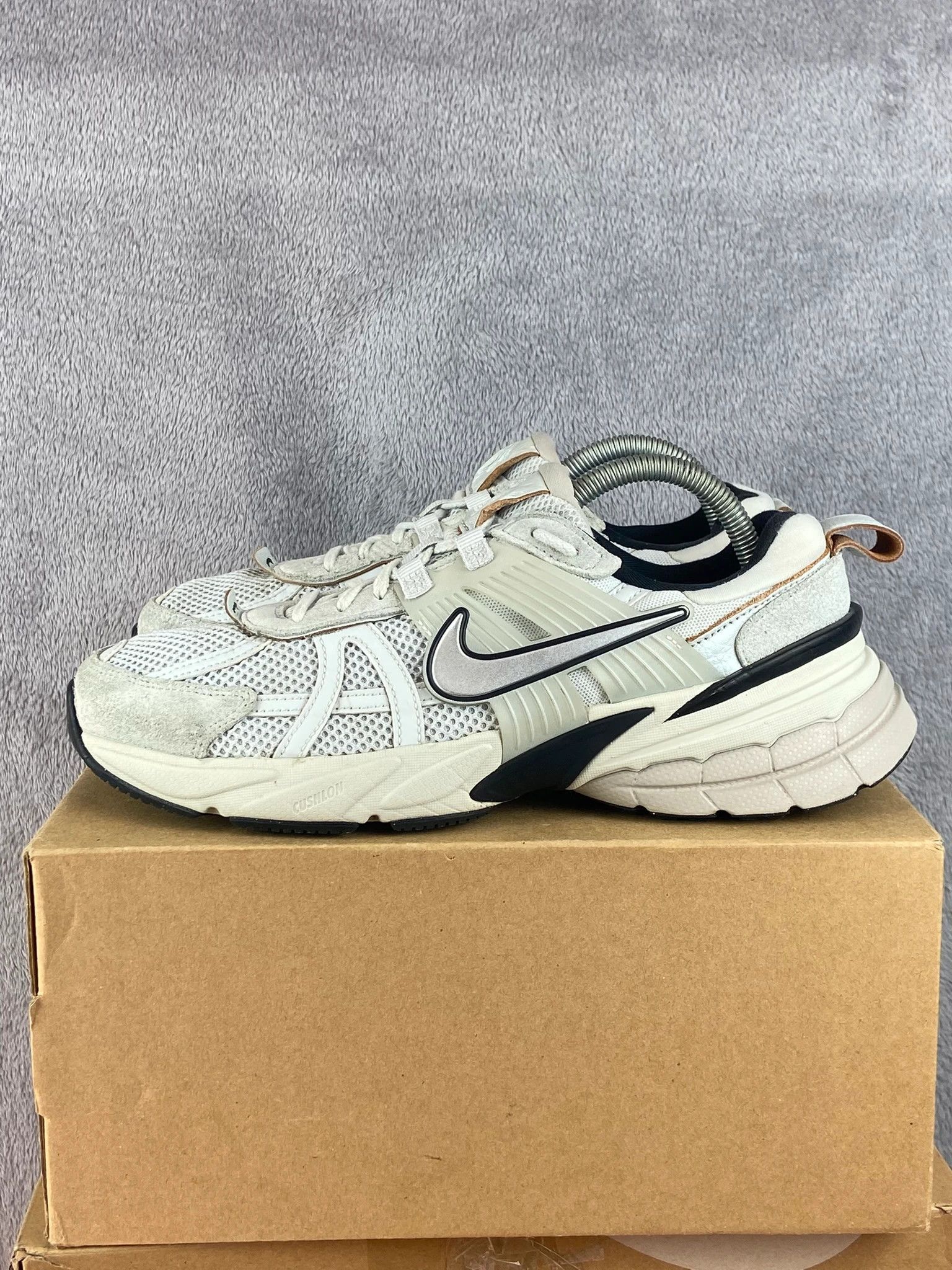 Nike Nike sneakers beige white retro running vintage Size US 9 / EU 42 - 2 Thumbnail