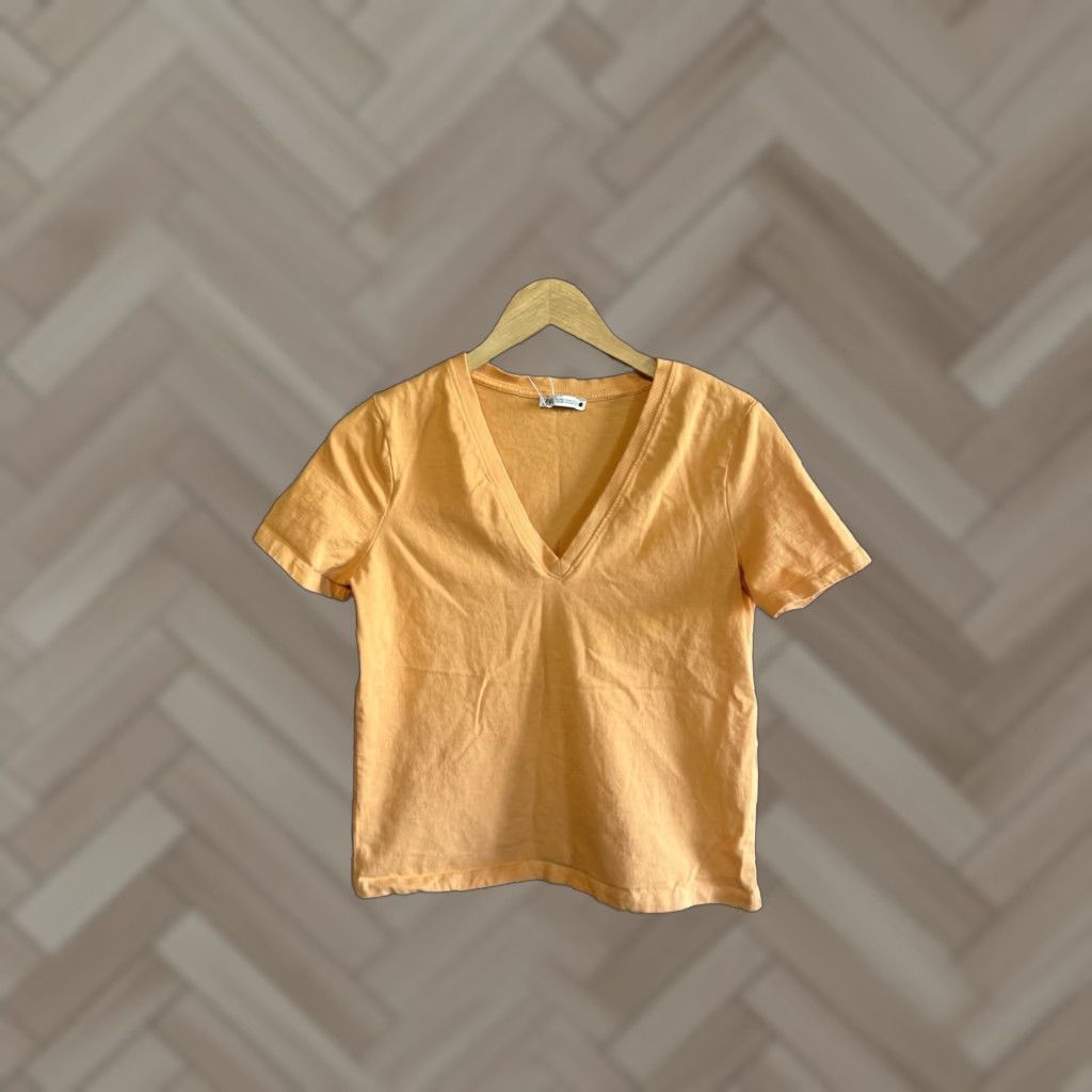Zara Zara T-Shirt Womens Orange Short Sleeve V-Neck Size M Cropped Size M / US 6-8 / IT 42-44 - 1 Thumbnail