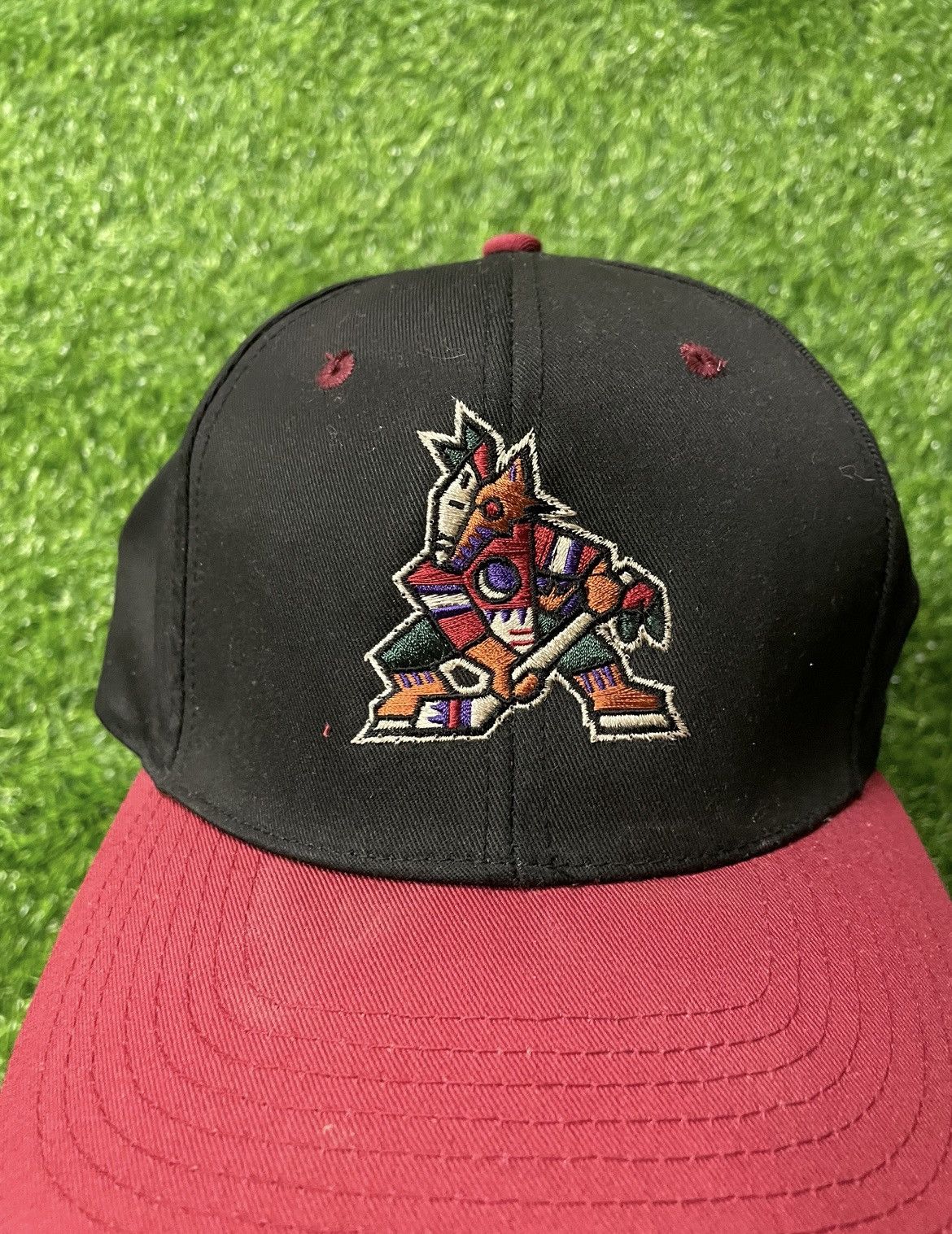 NHL × Vintage Vintage Arizona Coyotes NHL Logo 7 SnapBack Hat Size ONE SIZE - 2 Thumbnail