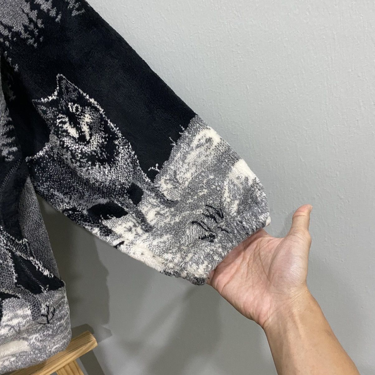 Vintage Vintage EzzeWear Wolf Full Print Fleece Jacket Gorpcore Grey Size US M / EU 48-50 / 2 - 8 Thumbnail