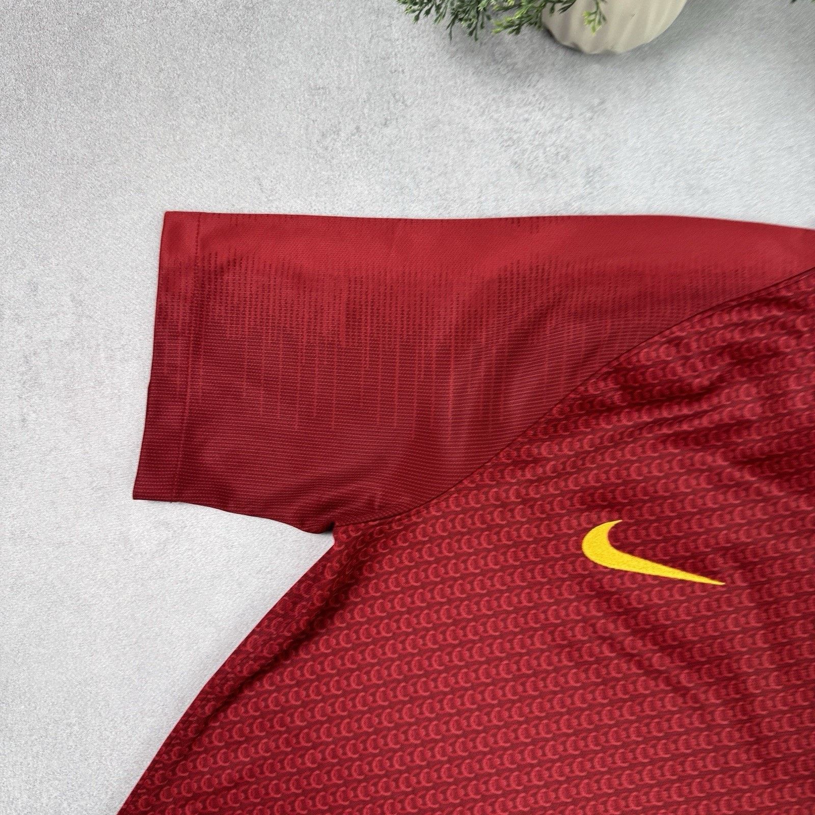 Nike ROMA 2018 2019 HOME SHIRT JERSEY KIT NIKE SIZE M Soccer Size US M / EU 48-50 / 2 - 2 Thumbnail