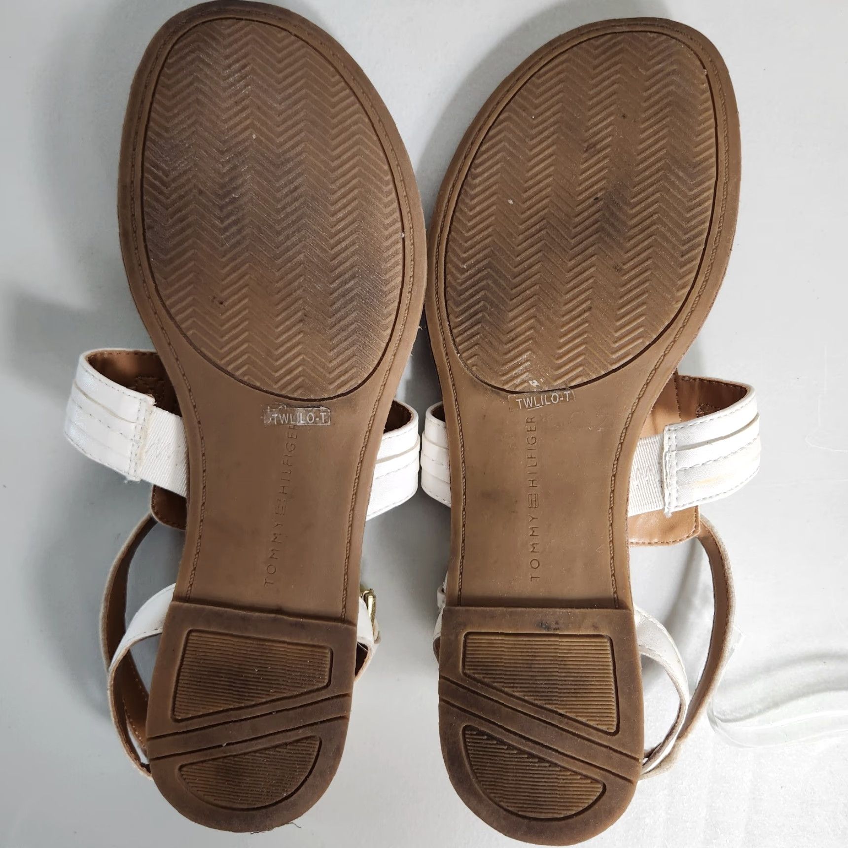 Tommy Hilfiger Tommy Hilfiger White Vegan Leather Lorine Strappy Thong Sandals-Size 8 Size US 8 / IT 38 - 5 Thumbnail