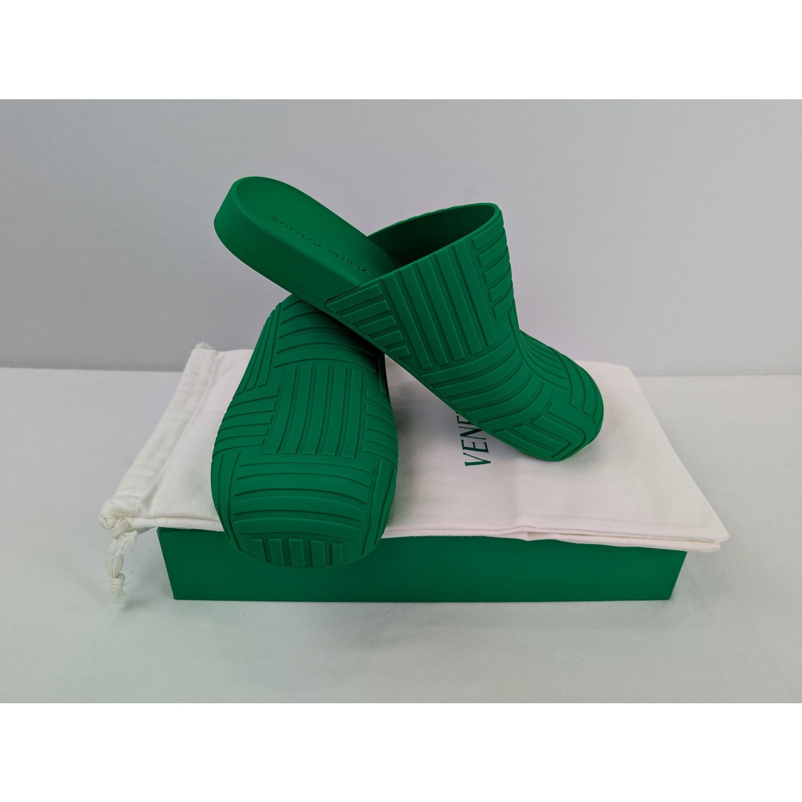Bottega Veneta o1rshd1 Rubber Carpet Slider Sandal Slipper in Parakeet Size US 11 / EU 44 - 4 Thumbnail