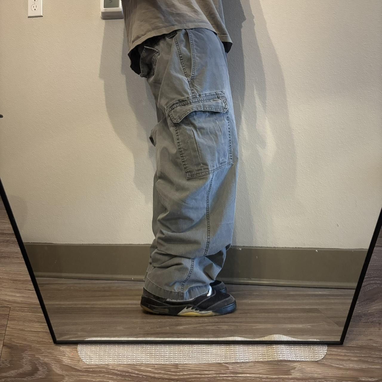 Vintage Crazy Vintage Y2K/2000s Baggy Grey Workwear Skater Style Cargo Pants! 36x28 Size US 36 / EU 52 - 2 Thumbnail