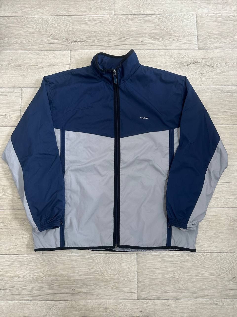 Nike Vintage Nike Silver Tag Windbreaker Jacket Navy Gray L XL Size US L / EU 52-54 / 3 - 1 Thumbnail