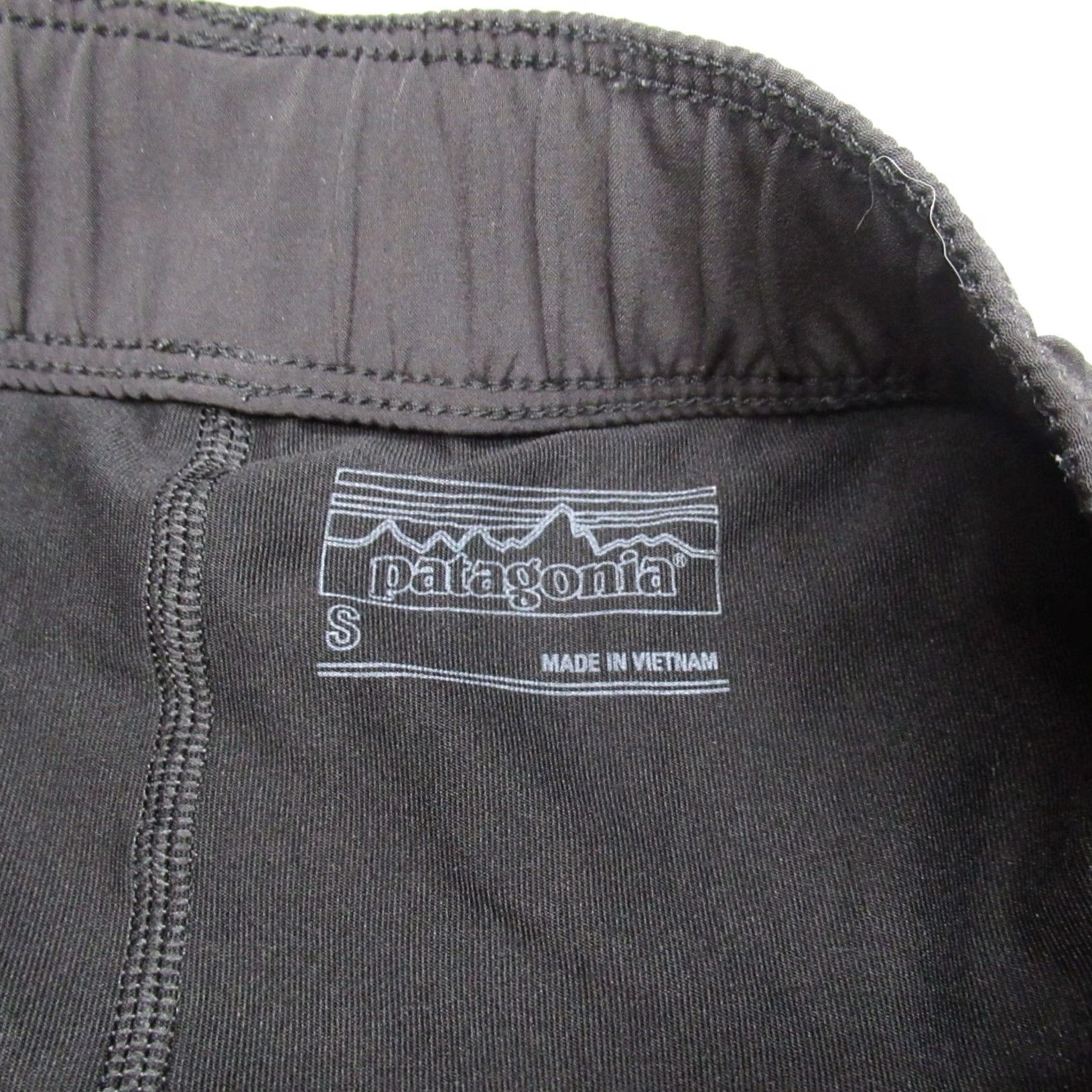 Patagonia Patagonia Skort Womens Small Black Wrap Drawstring Waist Elastic Zip Pocket Lightweight Athletic Activewear Casual Travel"} Size 28" / US 6 / IT 42 - 4 Thumbnail