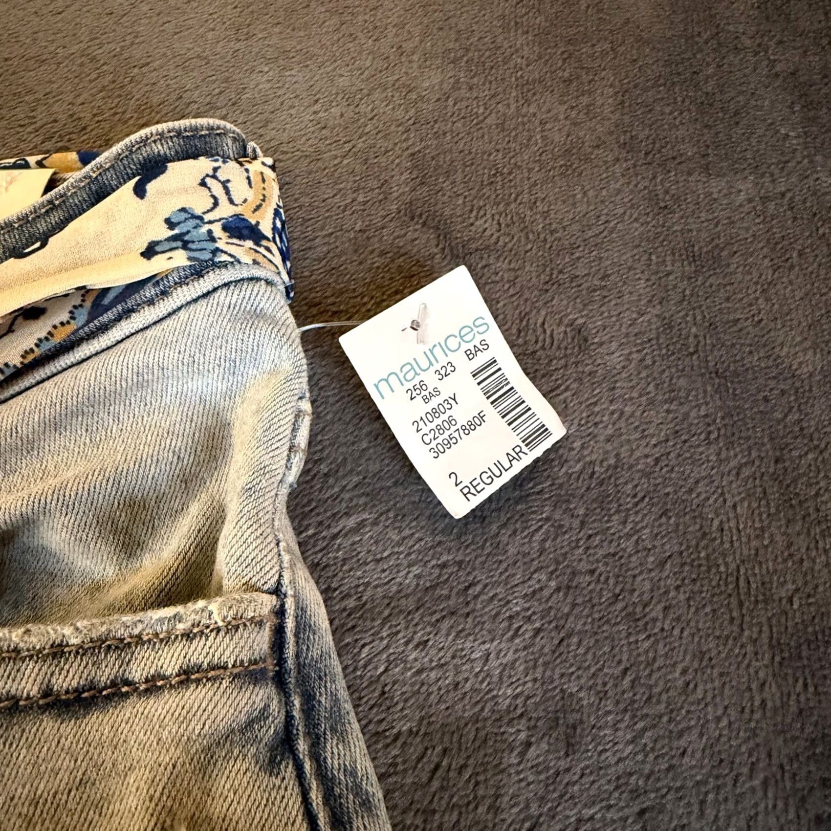 Vintage Maurices M Jeans Distressed Light Wash Straight Jeans Womens 2 Reg Denim Cotton Blend Belted Stretch Mid Rise Inseam 30.5 in Button Size 26" / US 2 / IT 38 - 6 Thumbnail