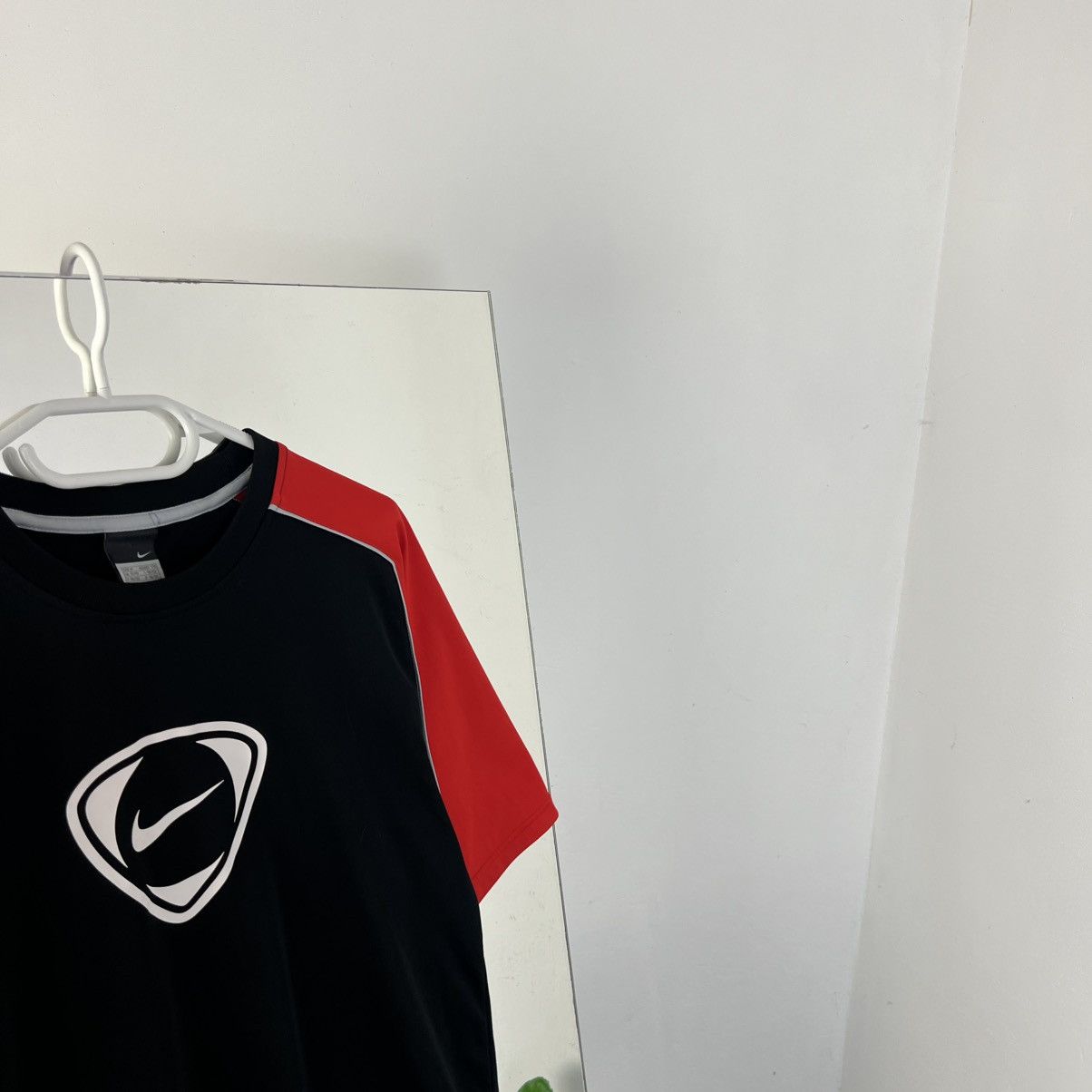 Nike Vintage Y2K Nike Big Logo Jersey T-Shirt Streetwear Style Size US M / EU 48-50 / 2 - 2 Thumbnail
