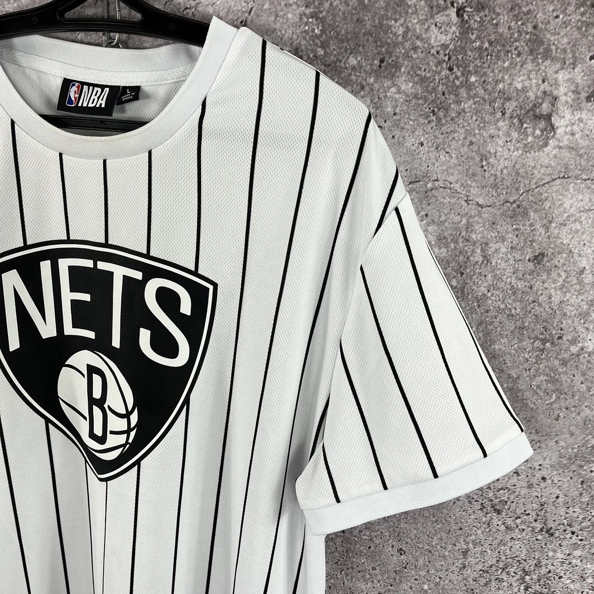 NBA × Vintage NBA Nets Brooklyn New York T-Shirt Big Logo Size L Size US L / EU 52-54 / 3 - 3 Thumbnail