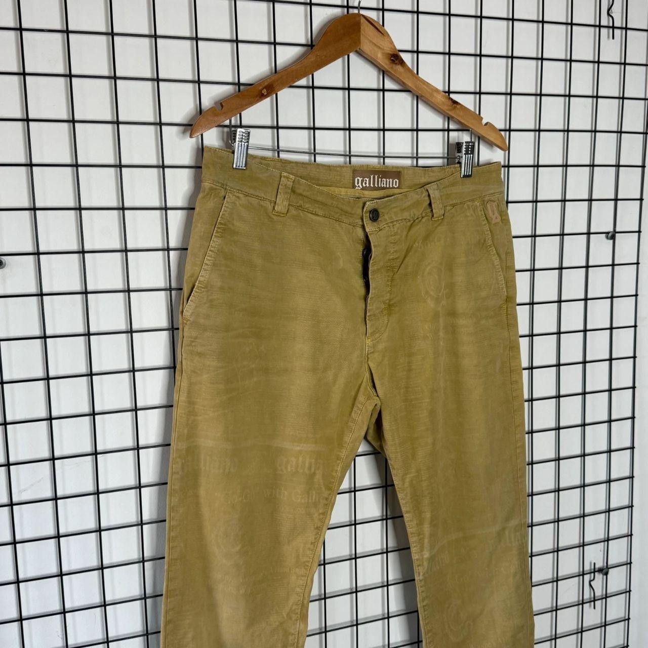John Galliano Galliano Newspaper Print Beige Bottoms 2000s Size US 32 / EU 48 - 4 Thumbnail