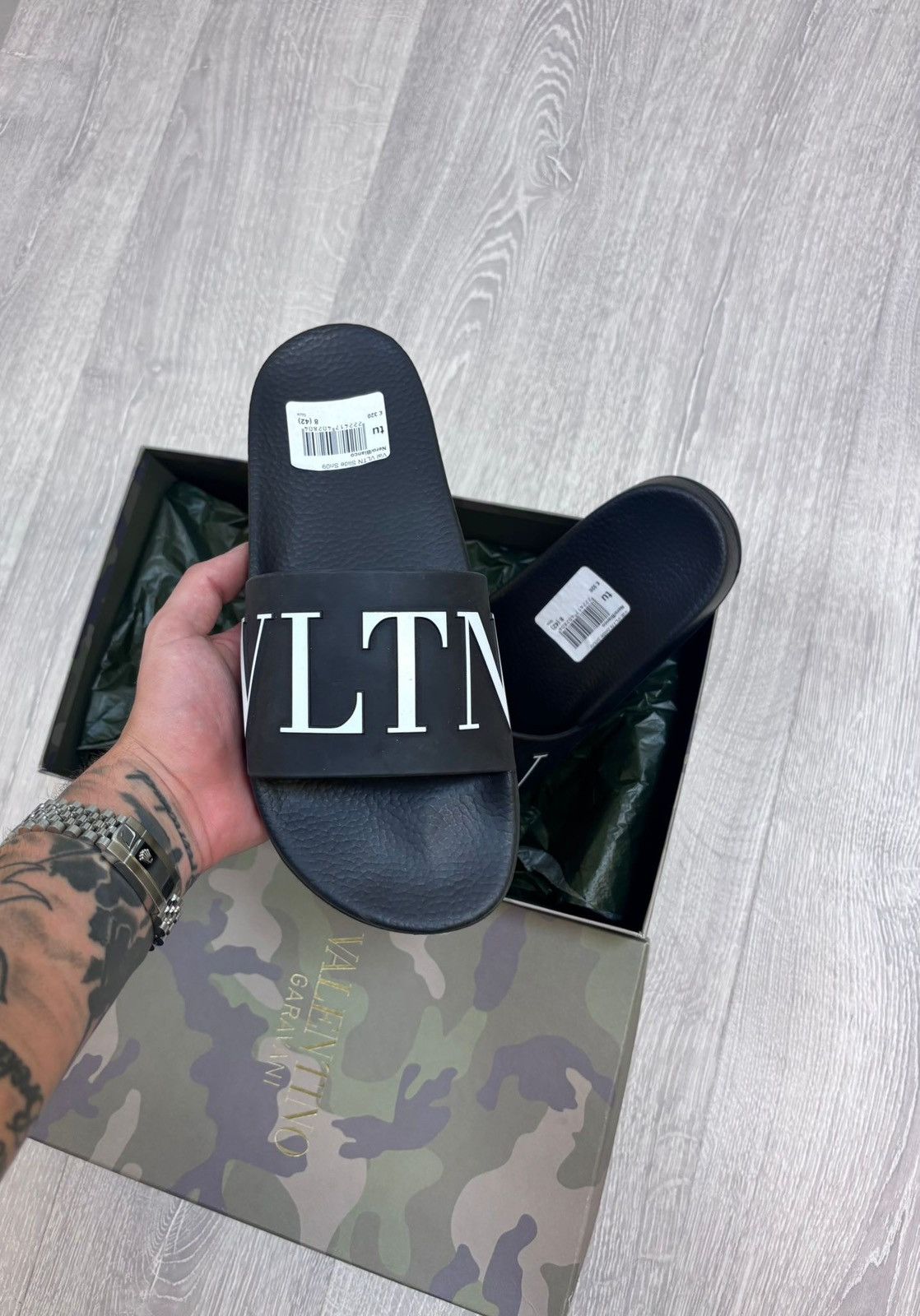 Valentino Valentino Sliders - UK 8 Size US 8 / EU 41 - 2 Thumbnail