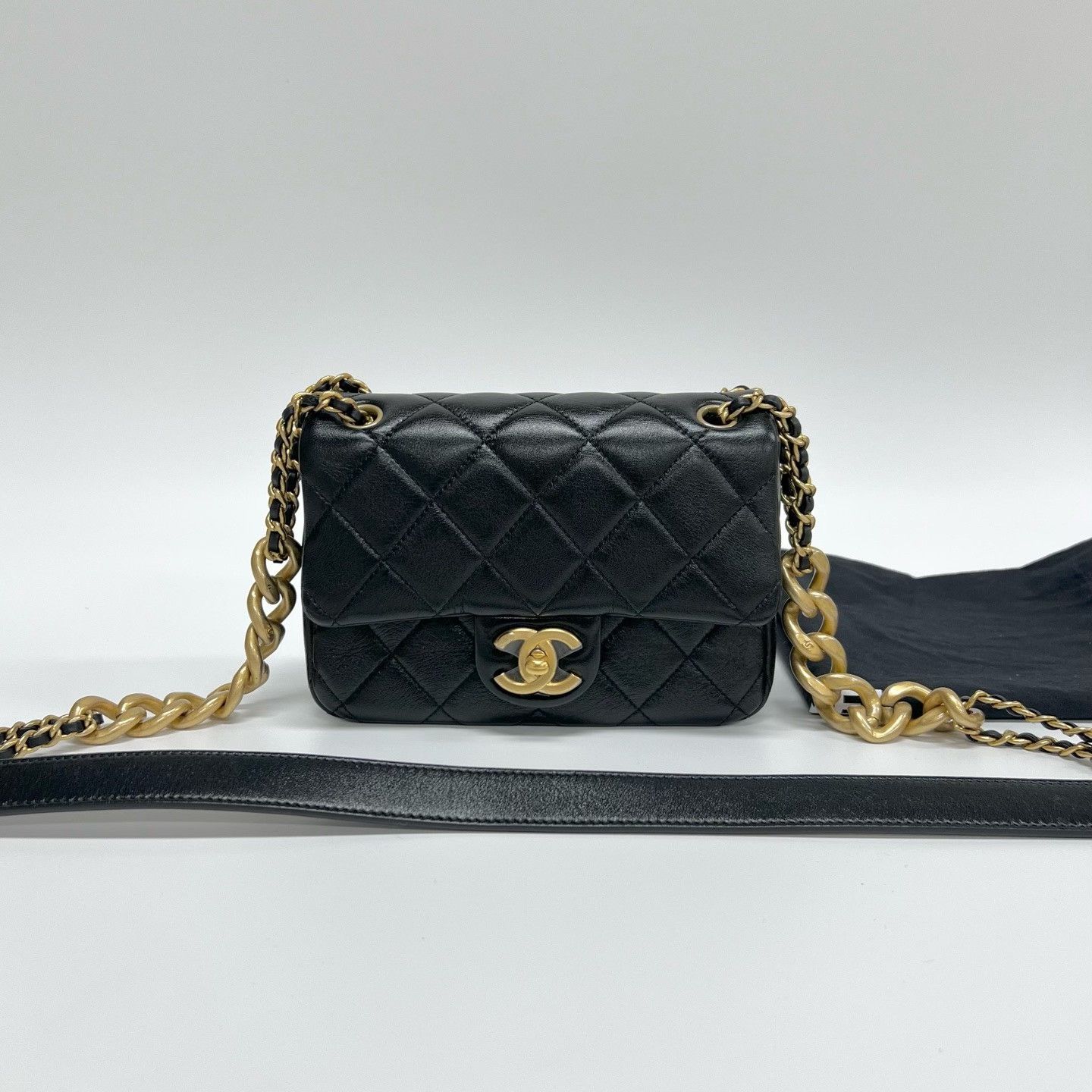 Chanel Pre-loved Bag Very good condition Size ONE SIZE - 1 Thumbnail