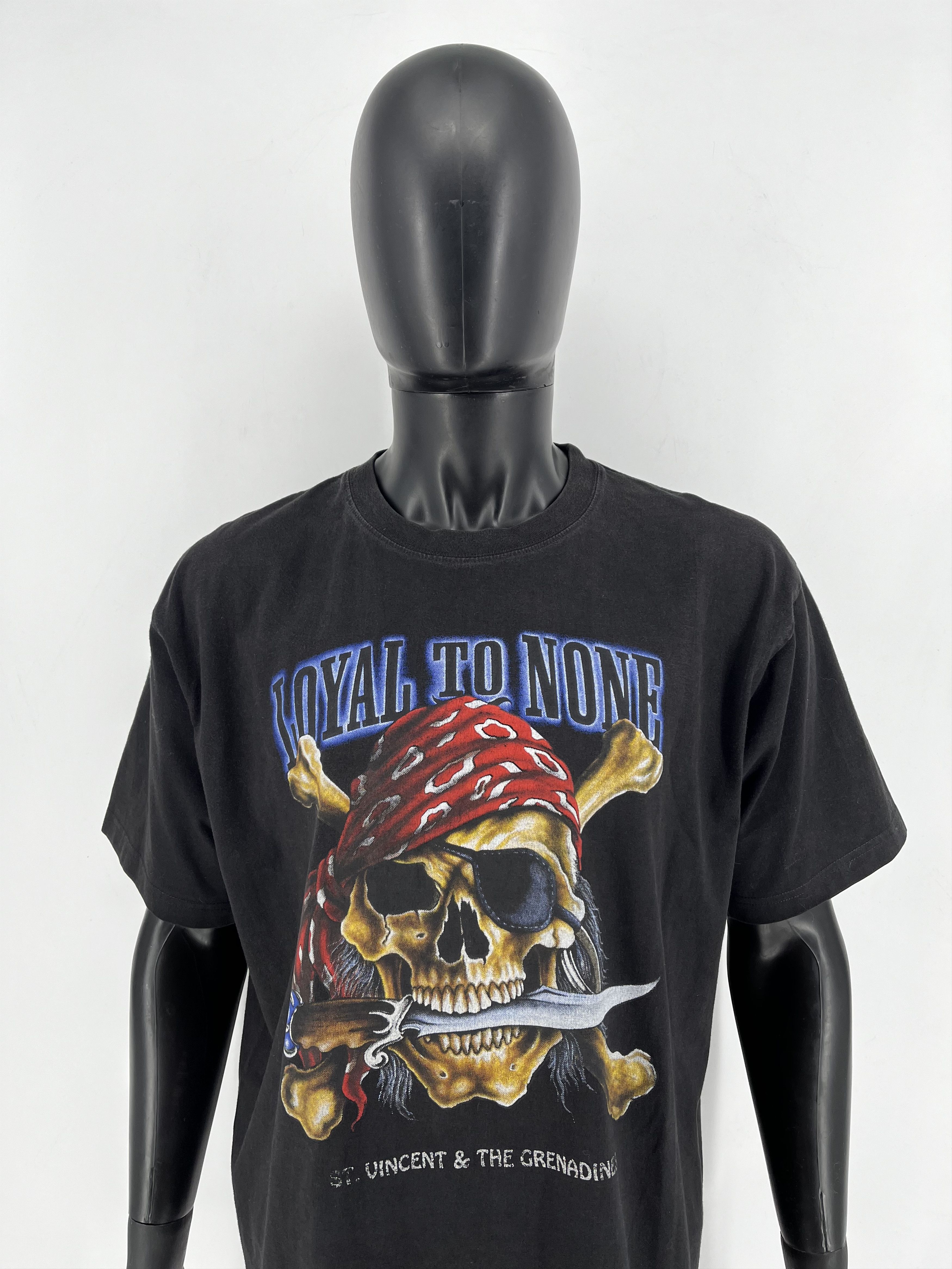 Vintage Loyal To None Pirate Crossbones Knife Graphic Shirt 2000s Size US XL / EU 56 / 4 - 1 Thumbnail