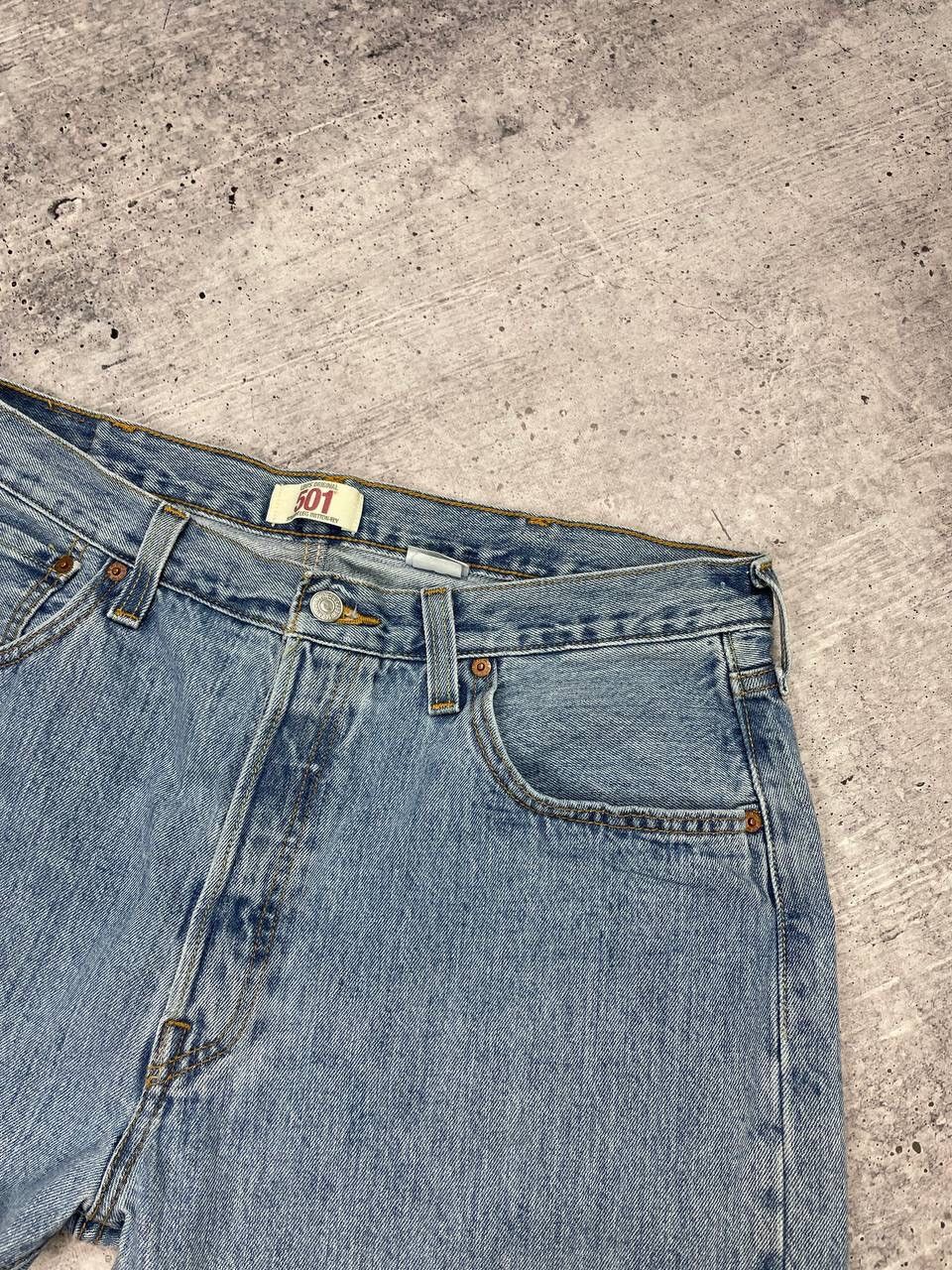 Levi's × Vintage Vintage Levi’s 501 Y2K Style Blue Stonewashed Denim Jeans Size US 36 / EU 52 - 8 Thumbnail