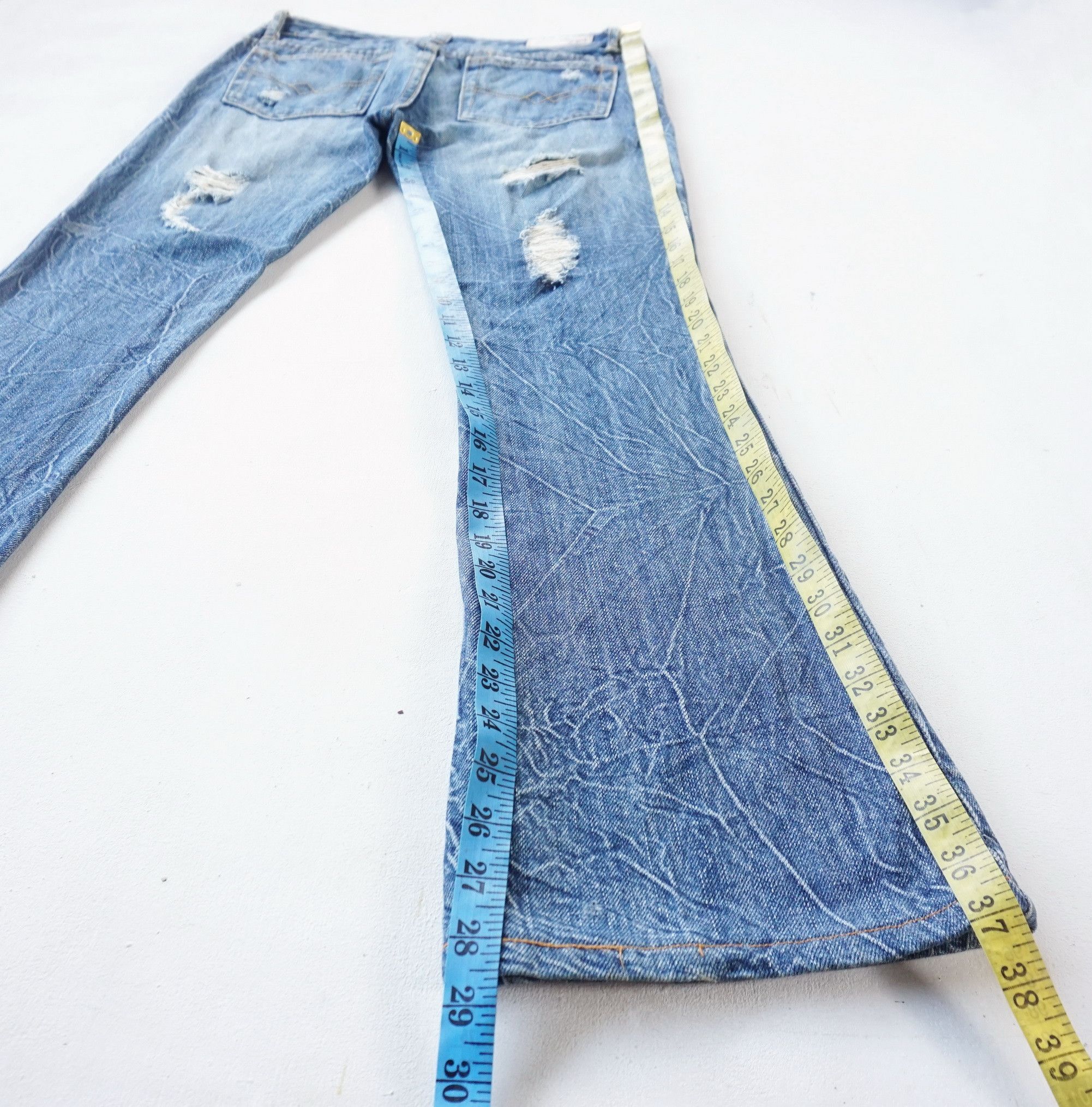 Japanese Brand INGNI Low Rise Ripped Flare Jeans Size 26" / US 2 / IT 38 - 17 Thumbnail