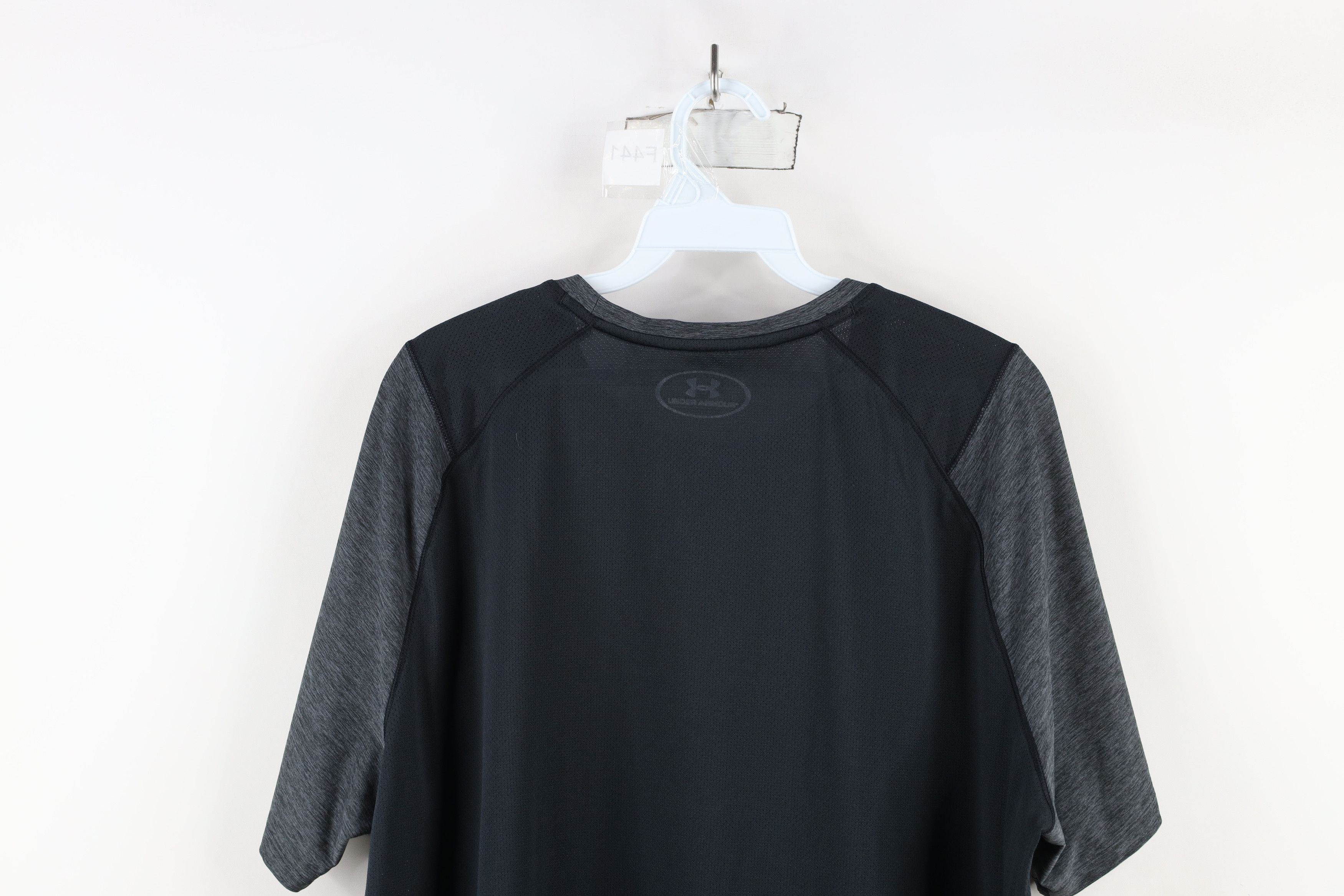 Under Armour × Vintage Under Armour University of Cincinnati Basketball T-Shirt Size US XL / EU 56 / 4 - 13 Thumbnail